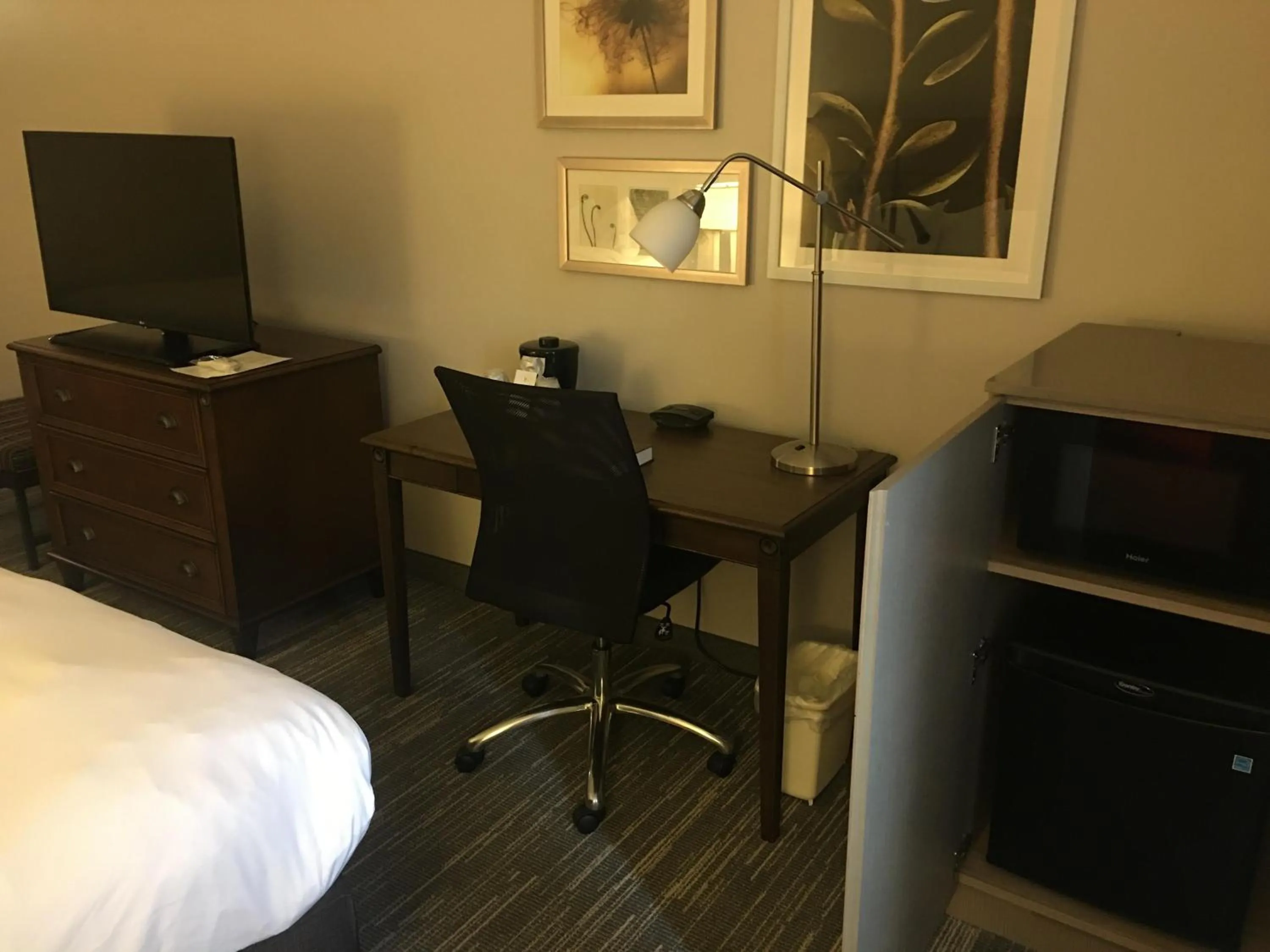 TV and multimedia in Country Inn & Suites by Radisson, Grand Rapids East, MI