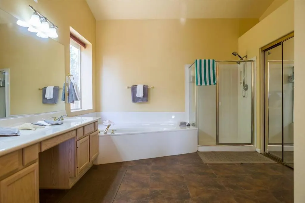 Spacious golf course house with pool heater, spa