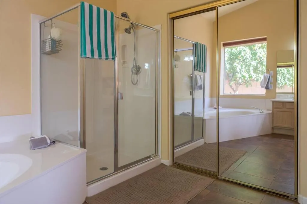 Spacious golf course house with pool heater, spa