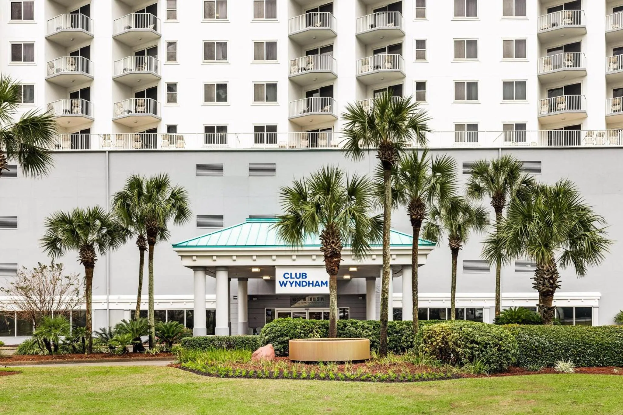 Property building in Club Wyndham at Majestic Sun