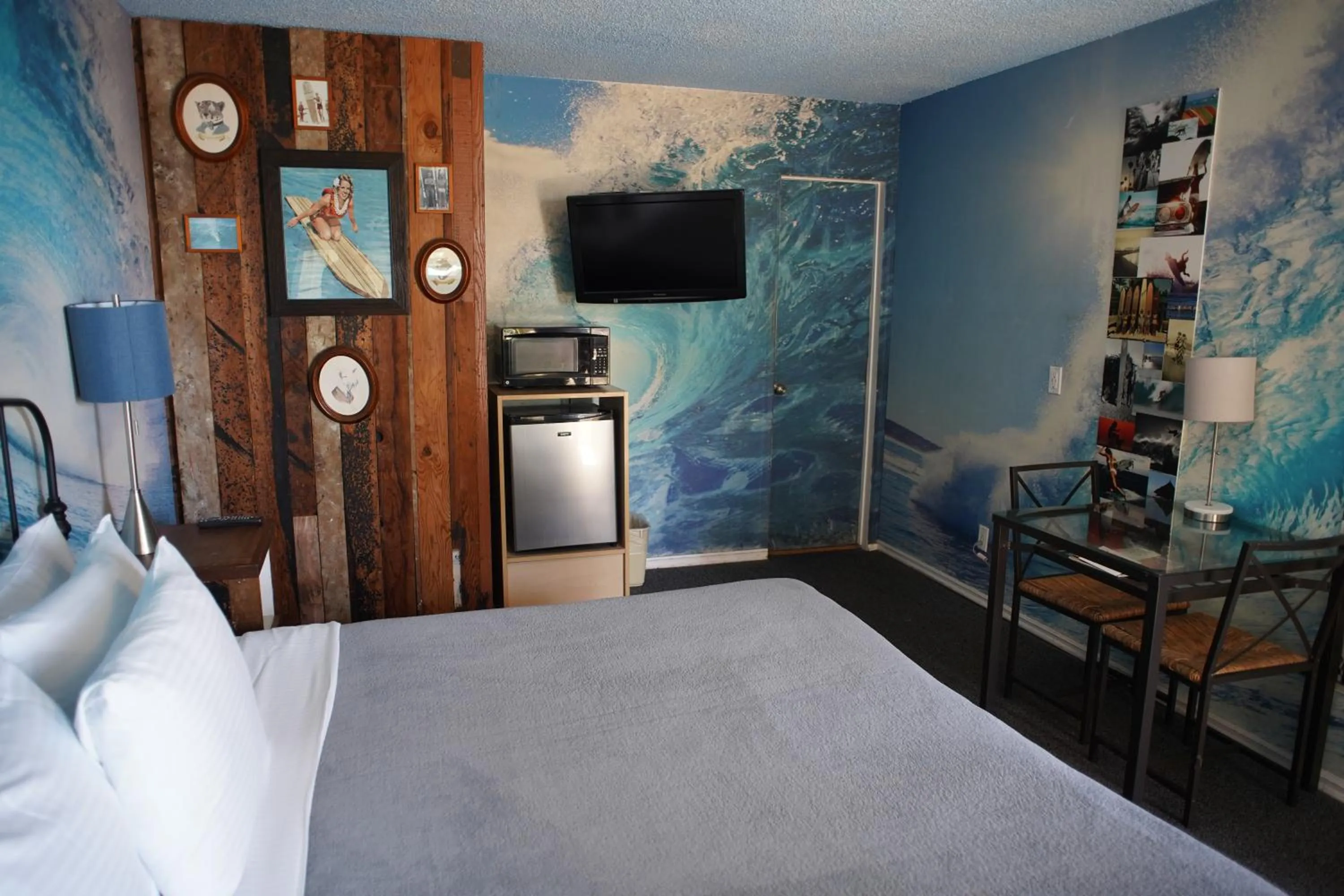 Bedroom in Huntington Surf Inn
