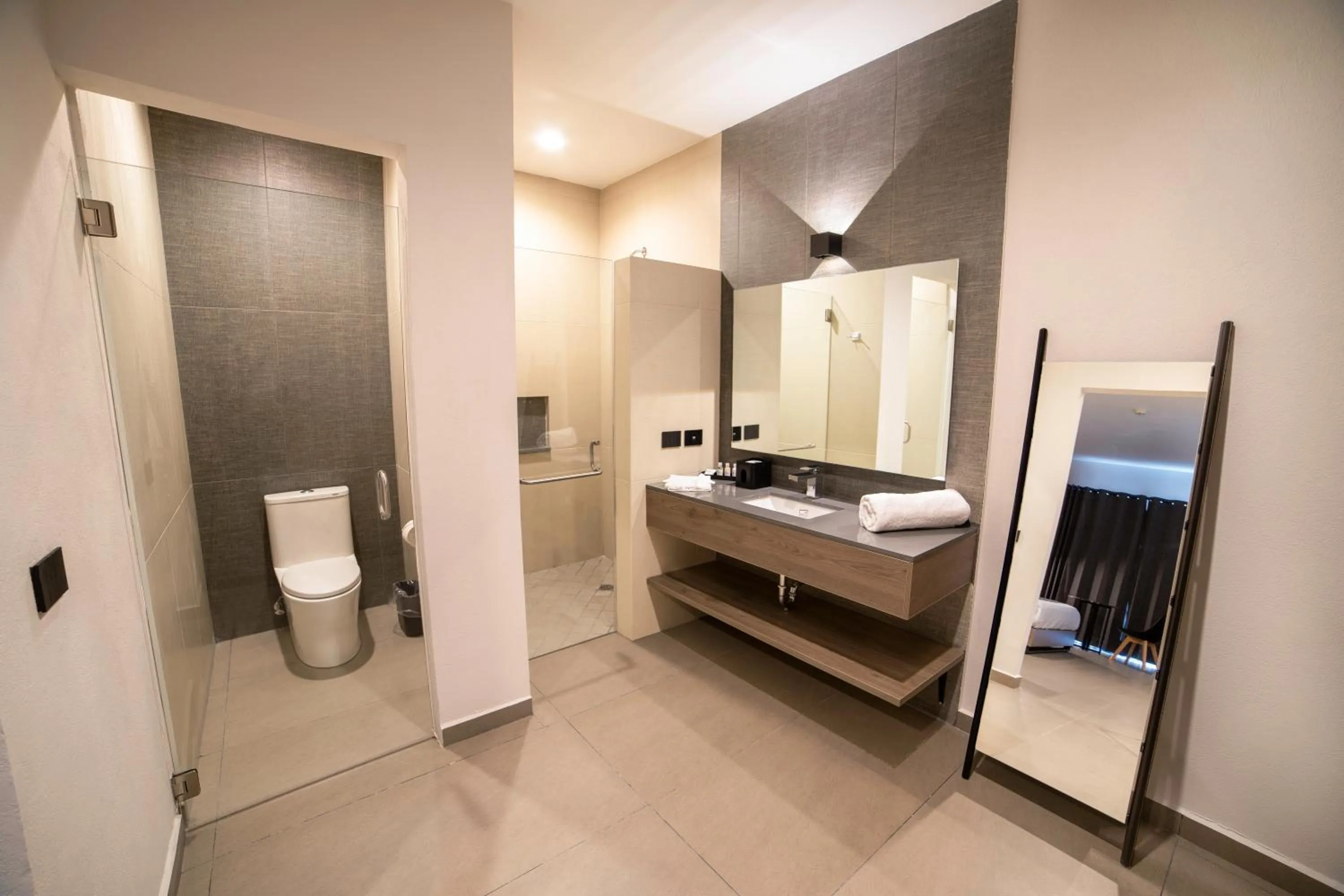 Bathroom, Bed in TH HOTEL & VIVIENDA