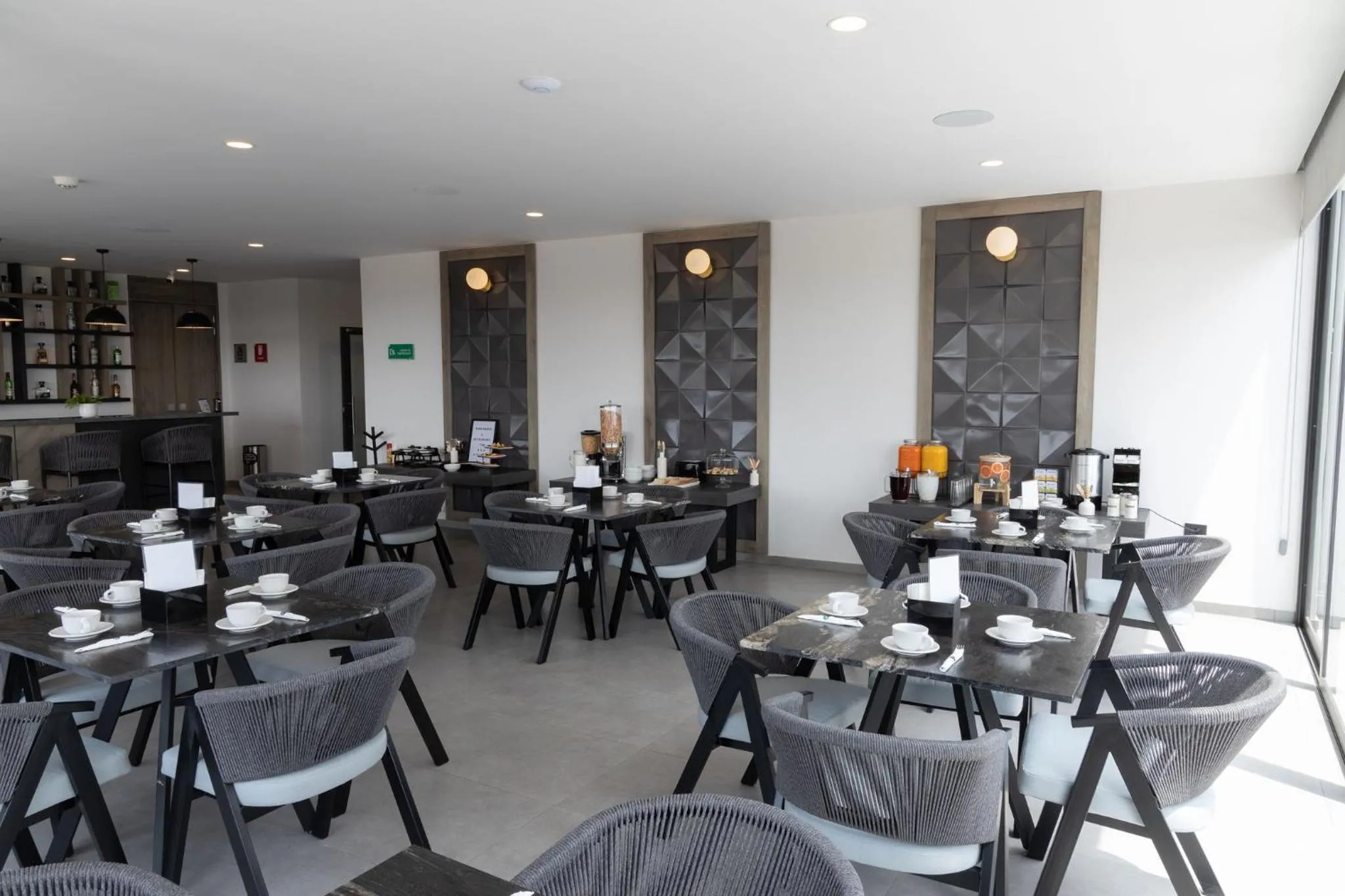Restaurant/places to eat in TH HOTEL & VIVIENDA