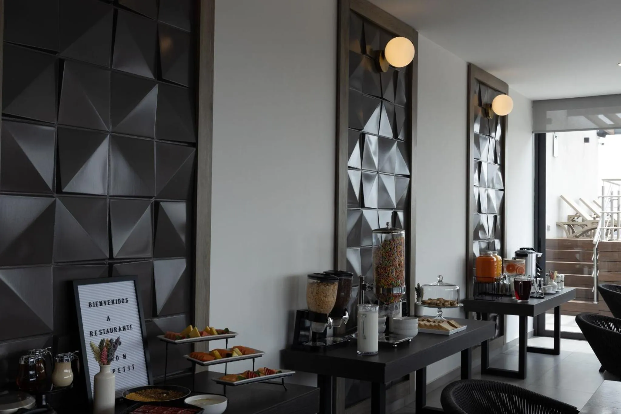 Restaurant/places to eat in TH HOTEL & VIVIENDA