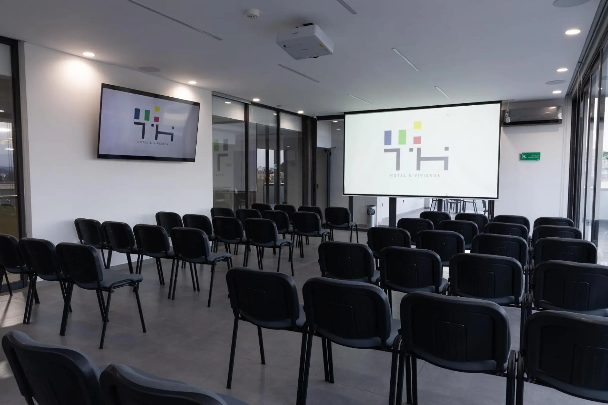 TV and multimedia in TH HOTEL & VIVIENDA