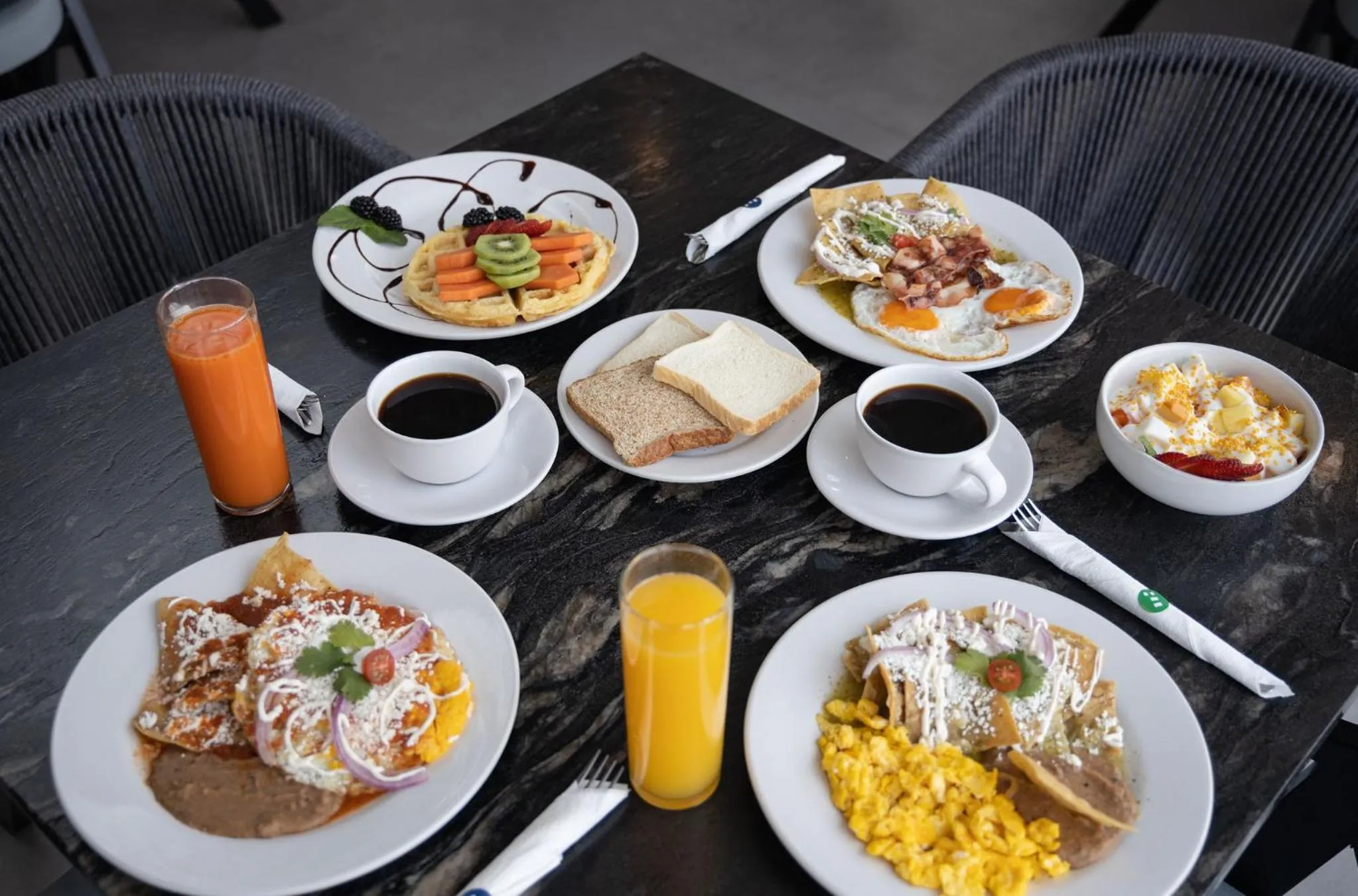 Continental breakfast in TH HOTEL & VIVIENDA