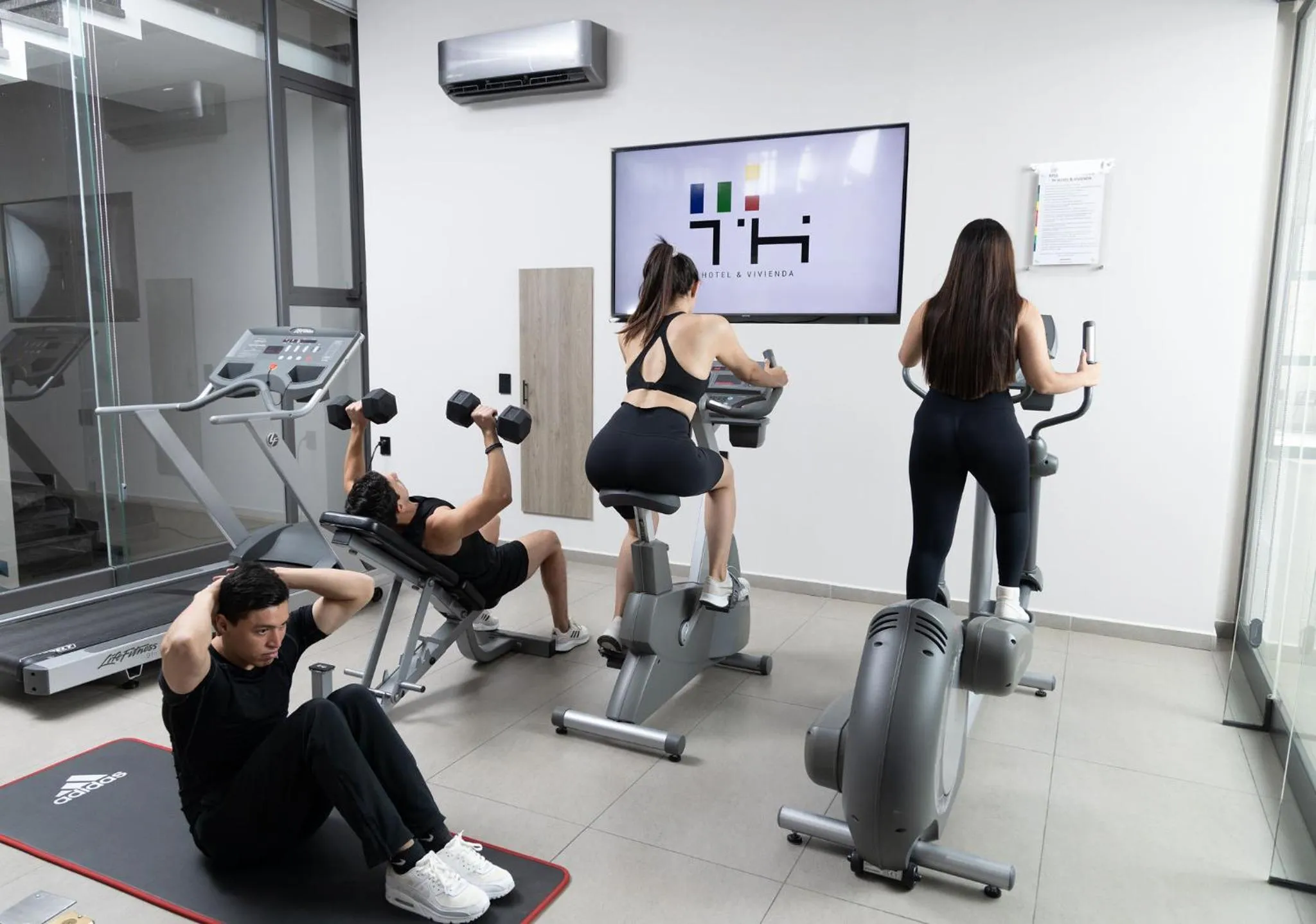 People in TH HOTEL & VIVIENDA