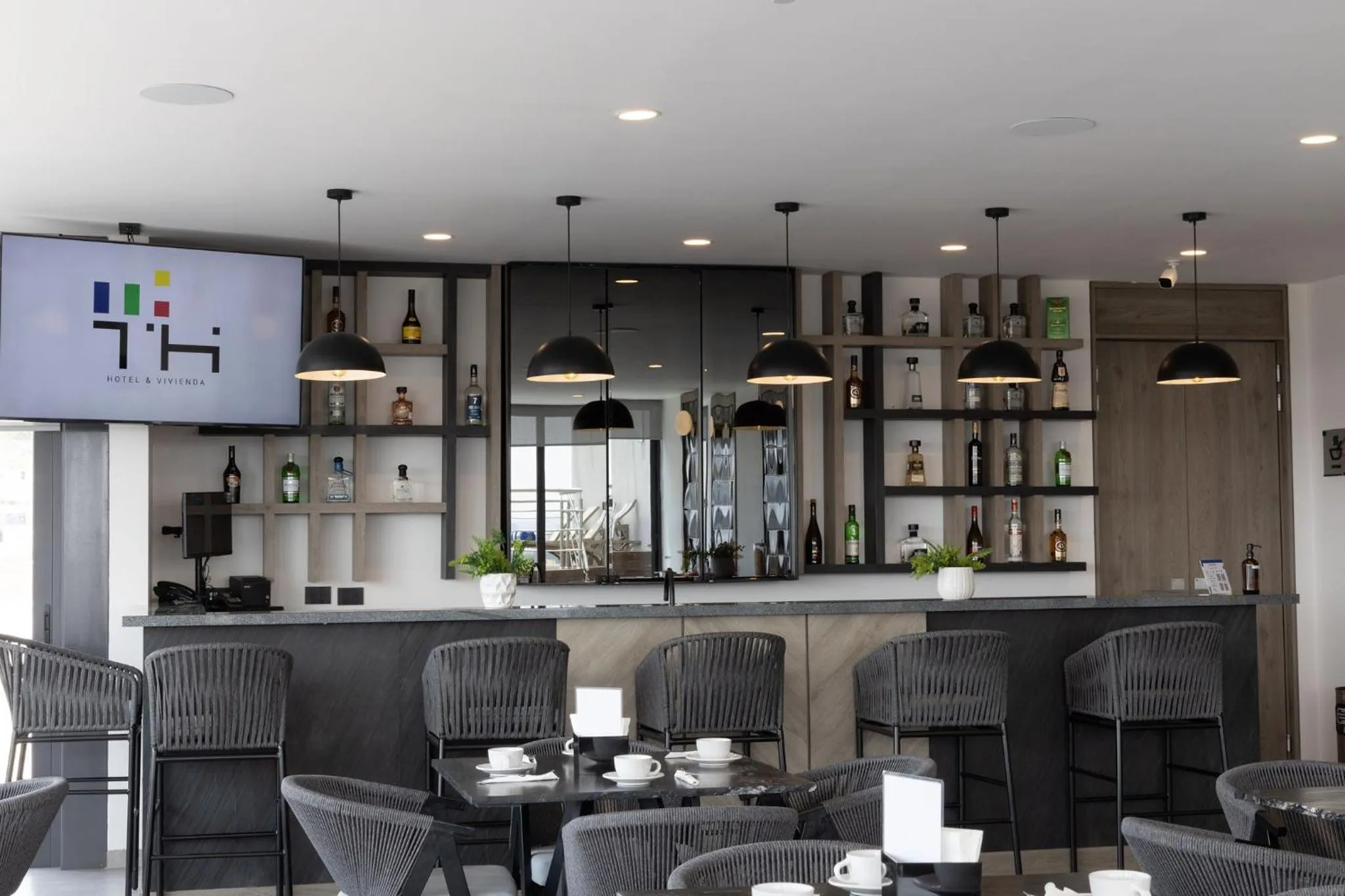 Restaurant/places to eat in TH HOTEL & VIVIENDA