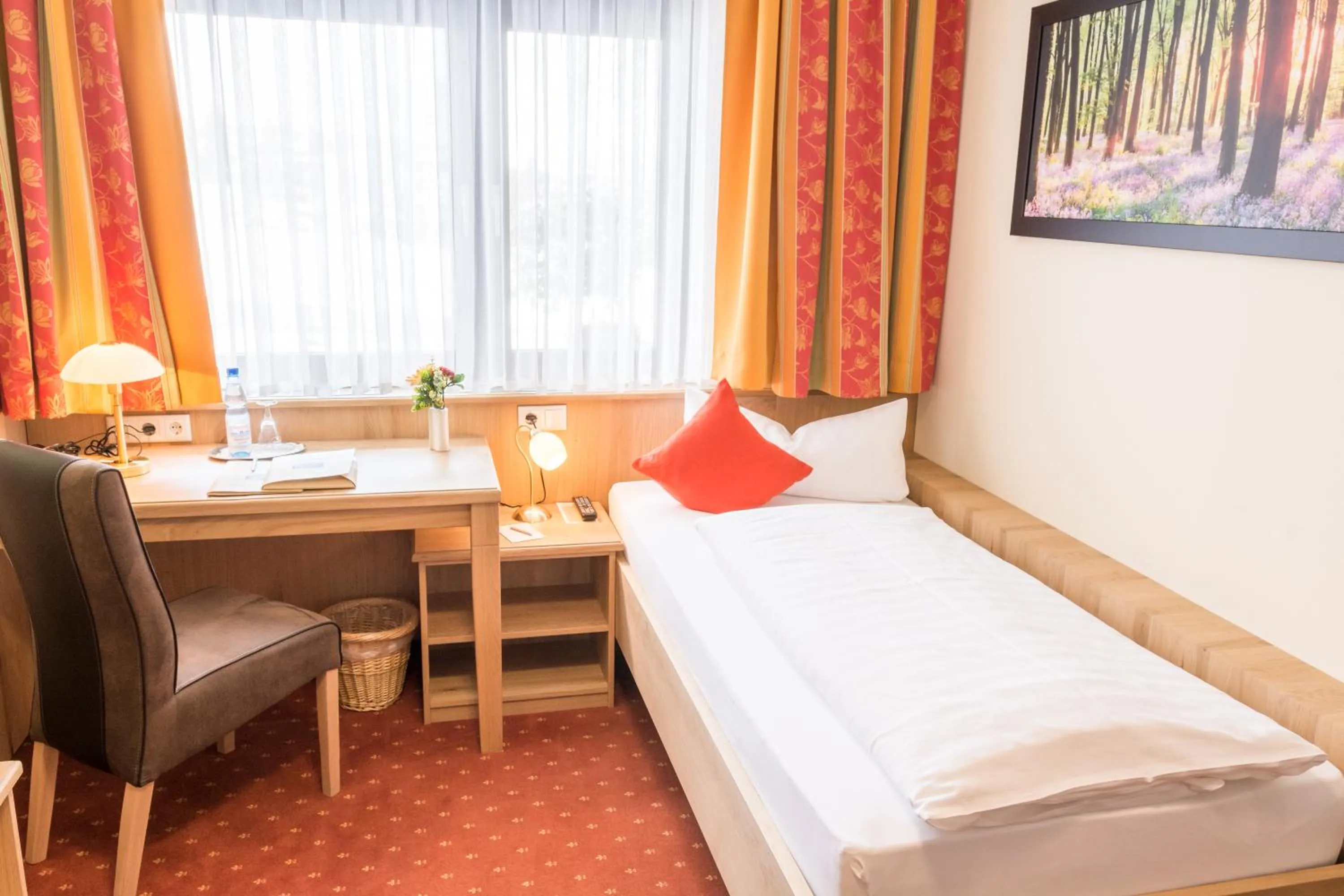 Photo of the whole room, Bed in Landhotel Windlicht