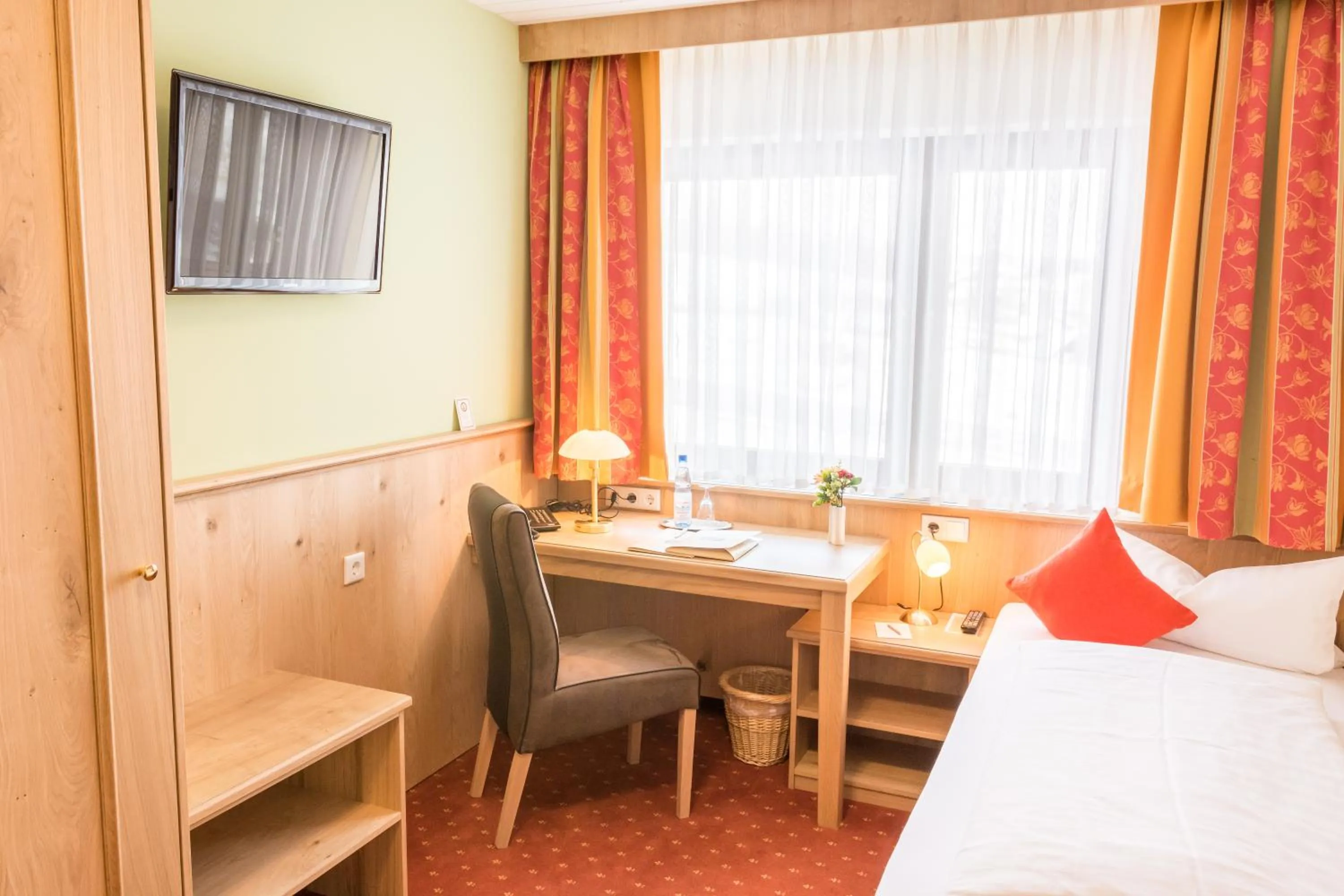 Photo of the whole room, Bed in Landhotel Windlicht