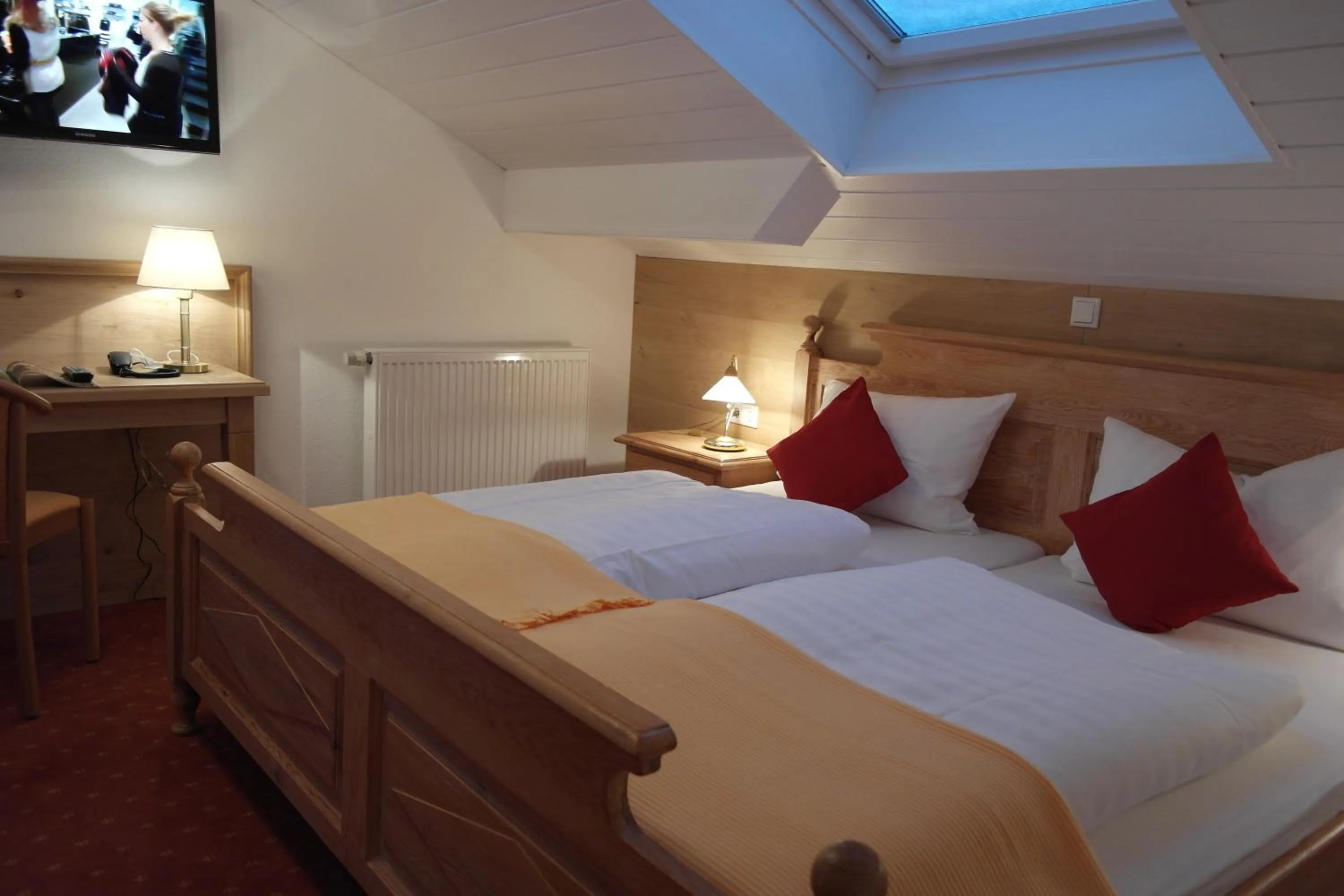 Photo of the whole room, Bed in Landhotel Windlicht