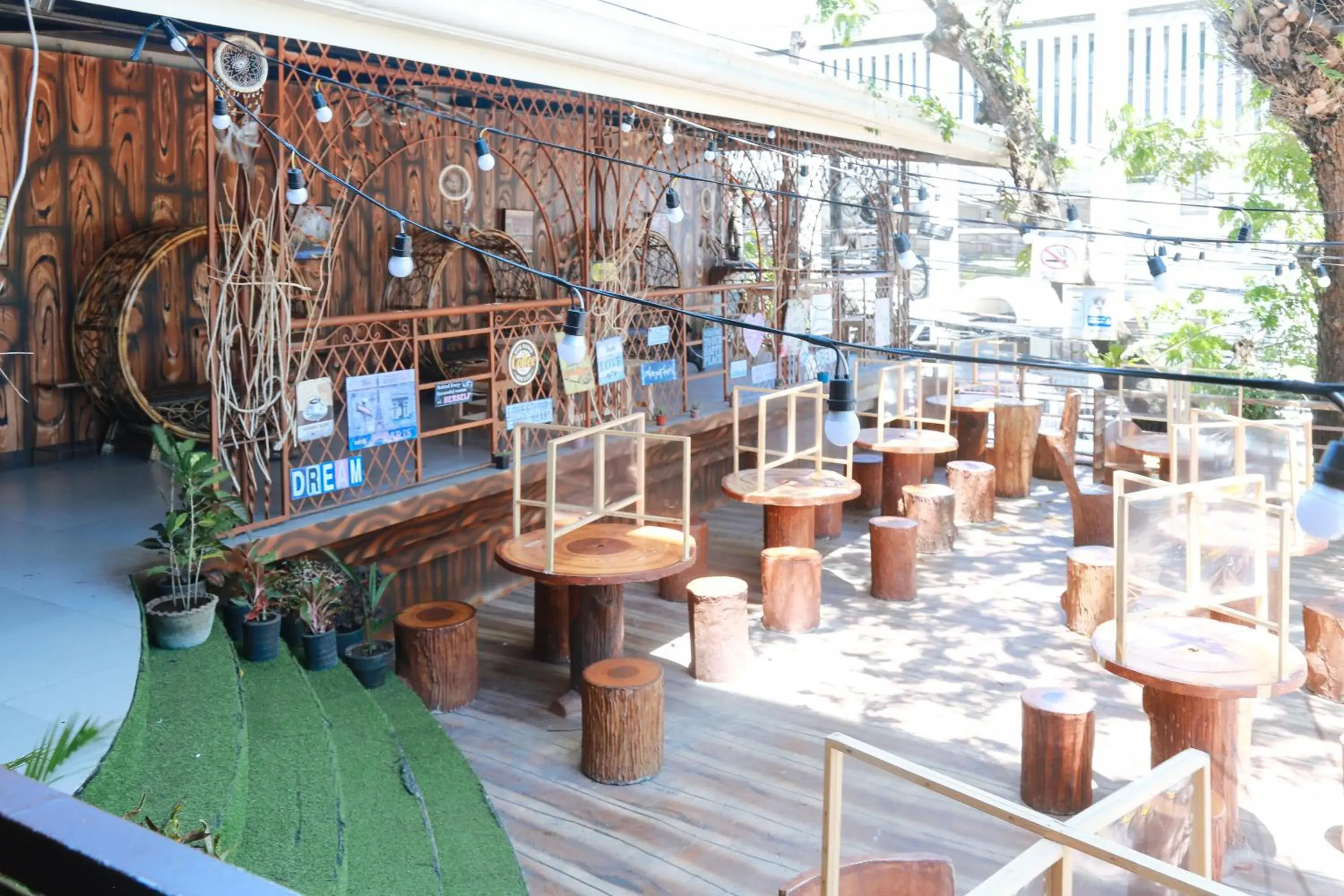 Restaurant/places to eat in RedDoorz Plus @ Castle Chateau Iloilo Restaurant/places to eat in RedDoorz Plus @ Castle Chateau Iloilo