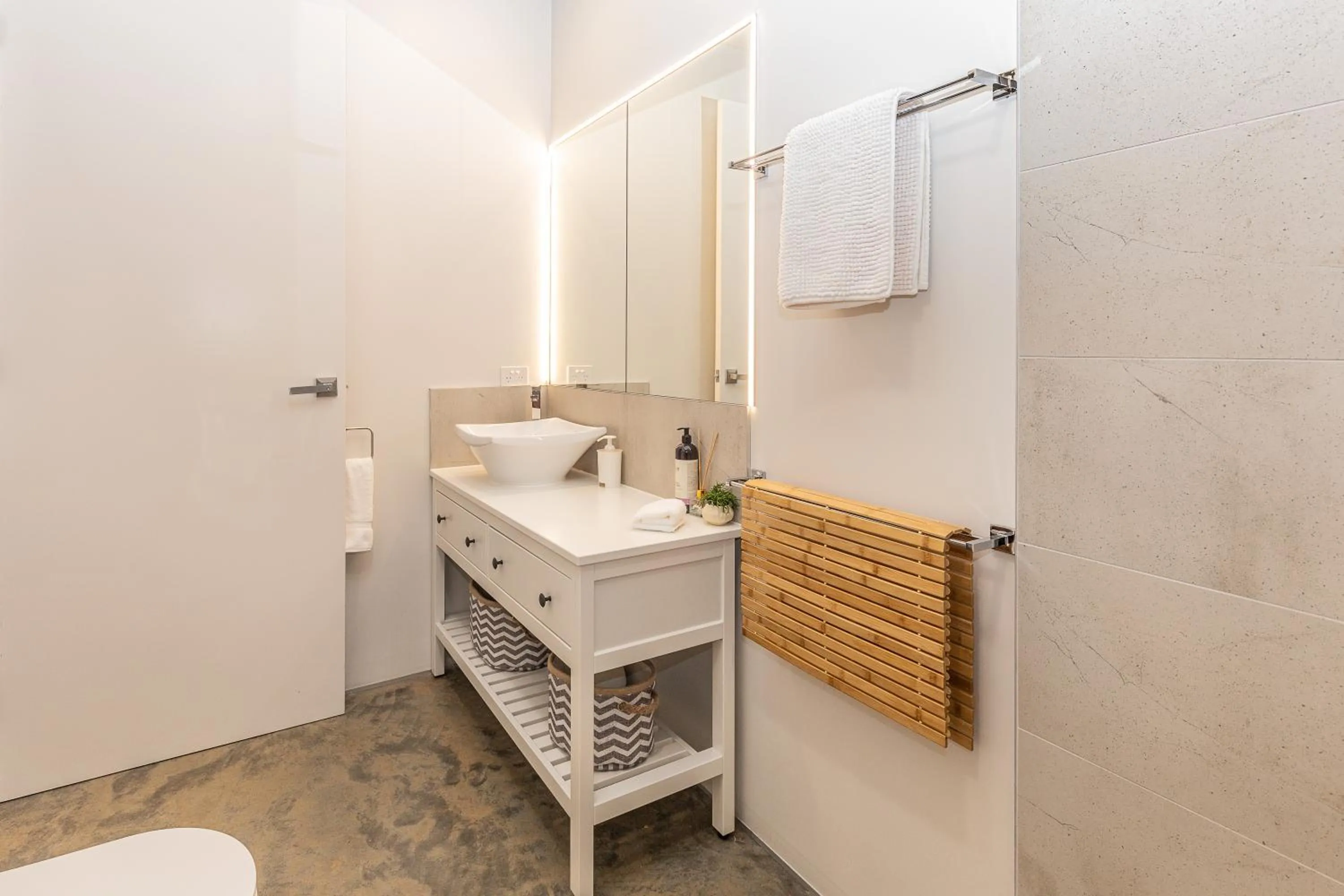 Bathroom in Hanging Rock Views