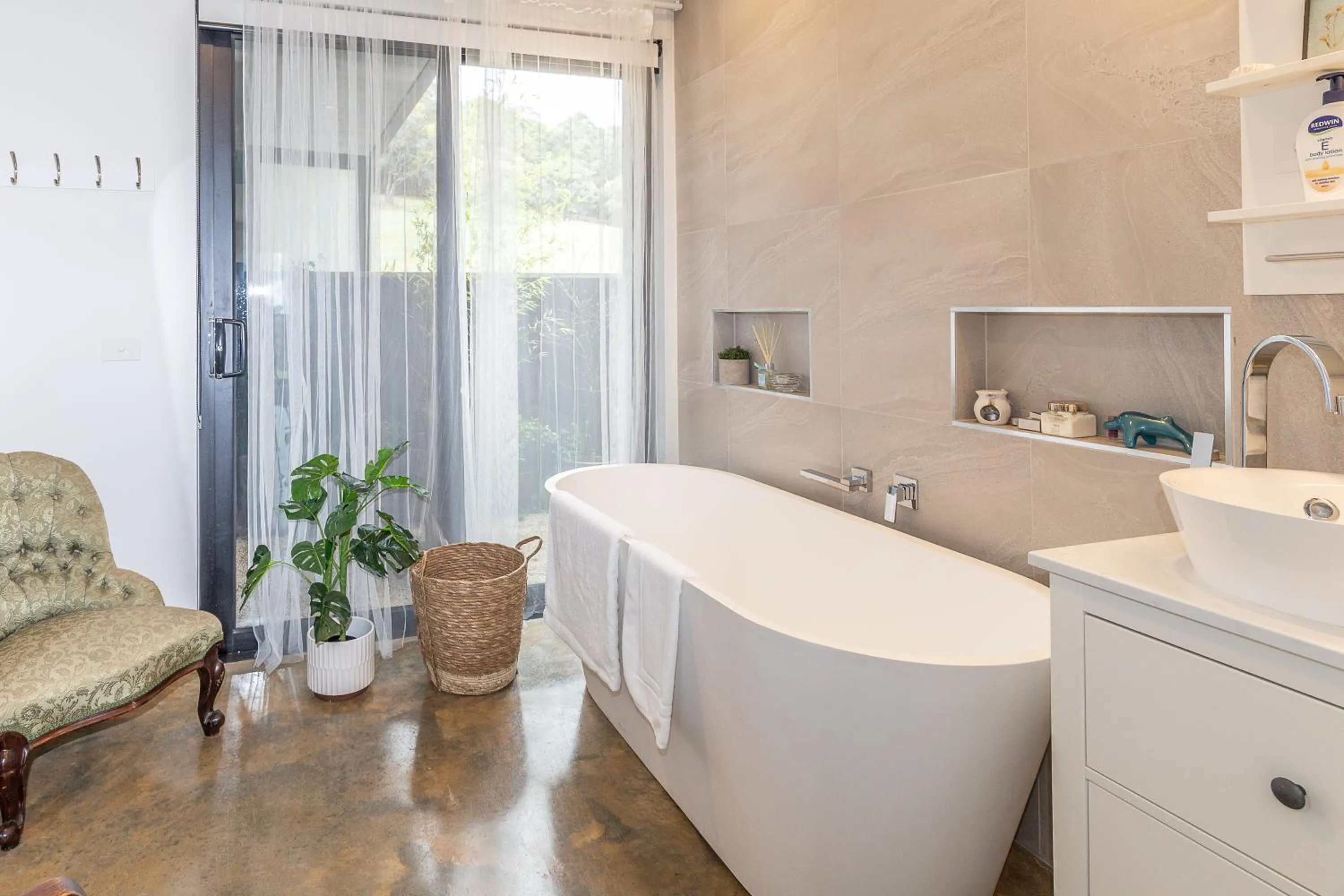 Bathroom in Hanging Rock Views