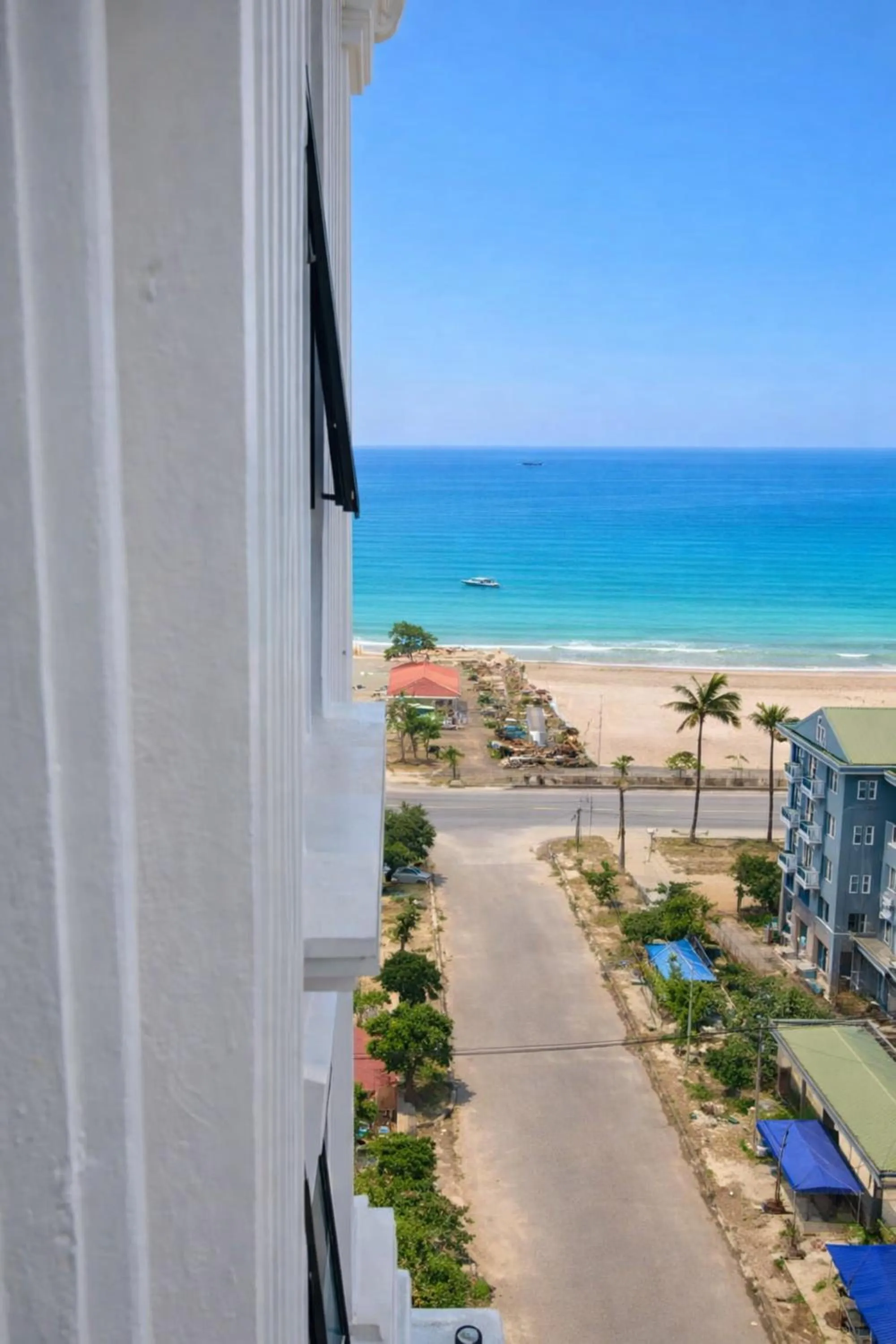 Property building in Kingdom Hotel Cua Lo