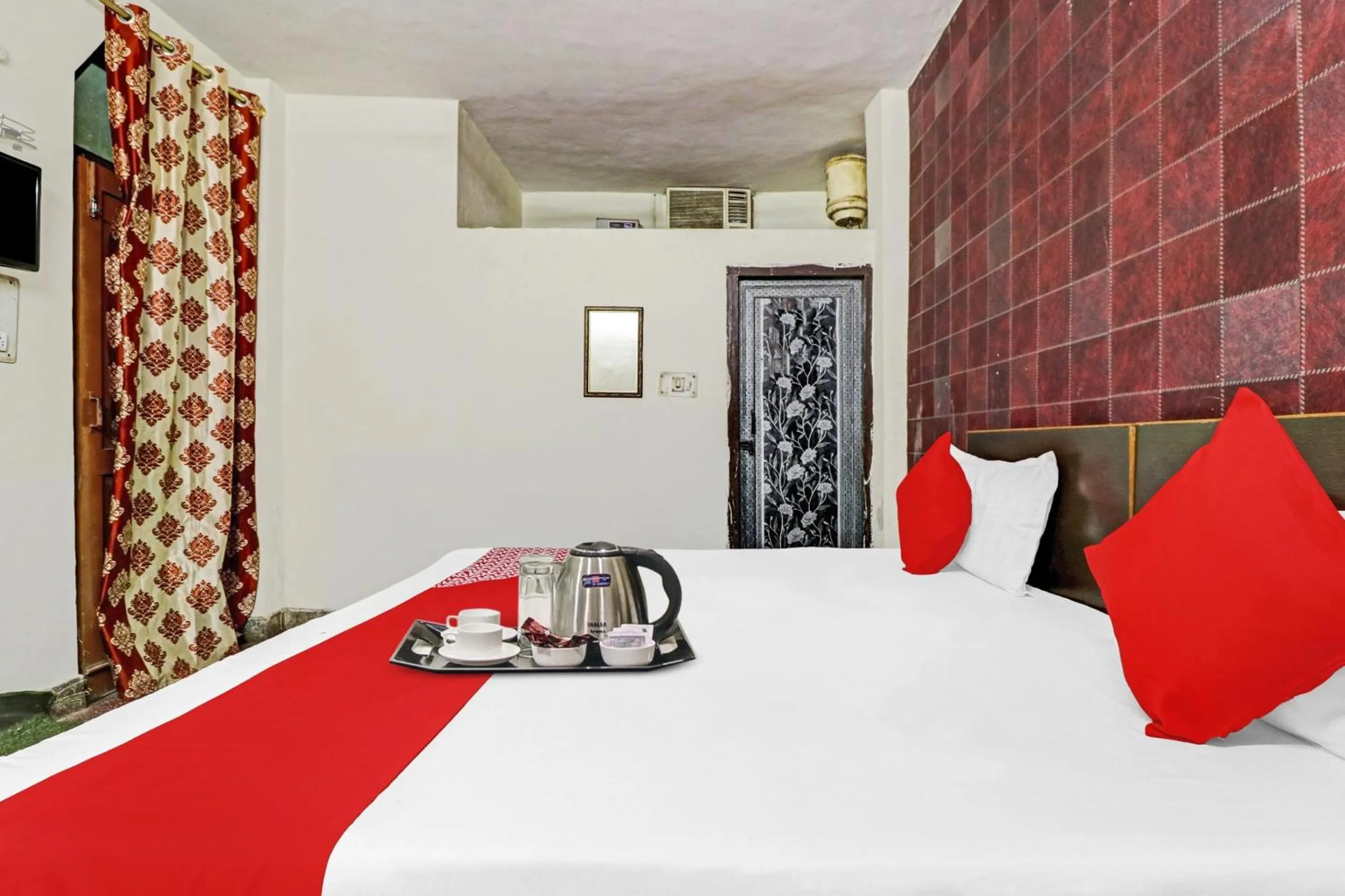 Facade/entrance in Hotel O Lion Home Stay