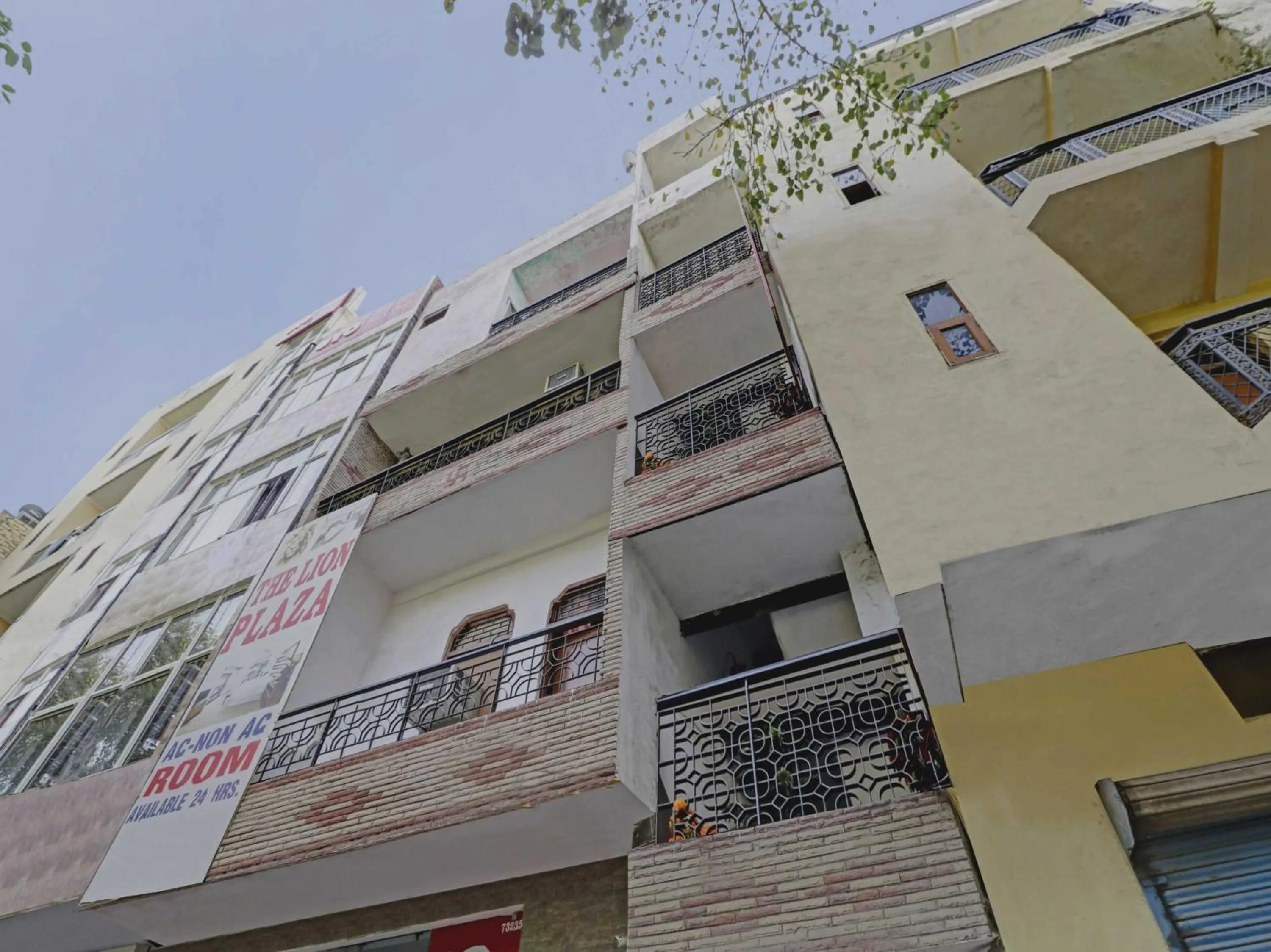 Facade/entrance in Hotel O Lion Home Stay