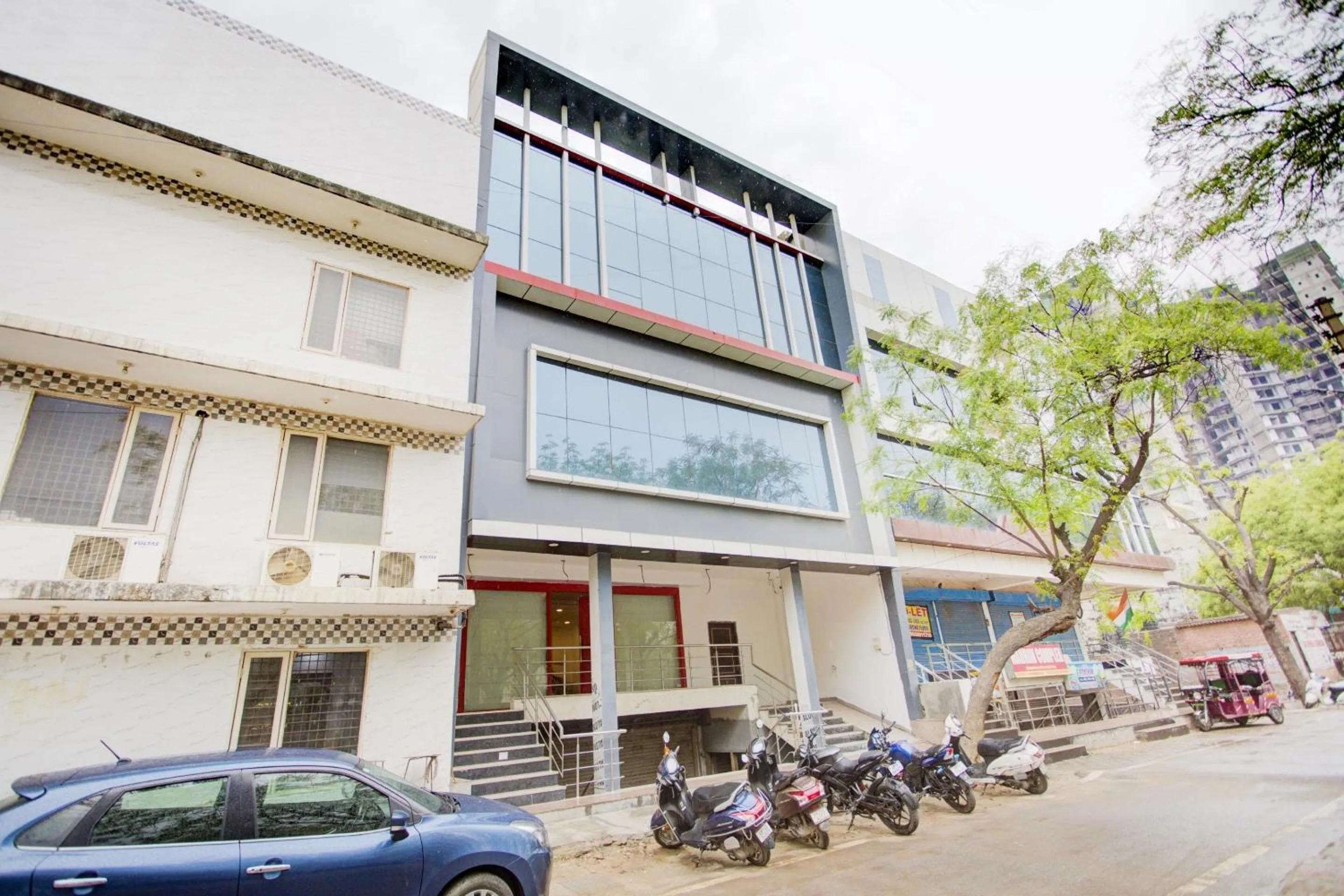 Facade/entrance in Super Townhouse Townhouse Atal Chowk Indirapuram Ghaziabad