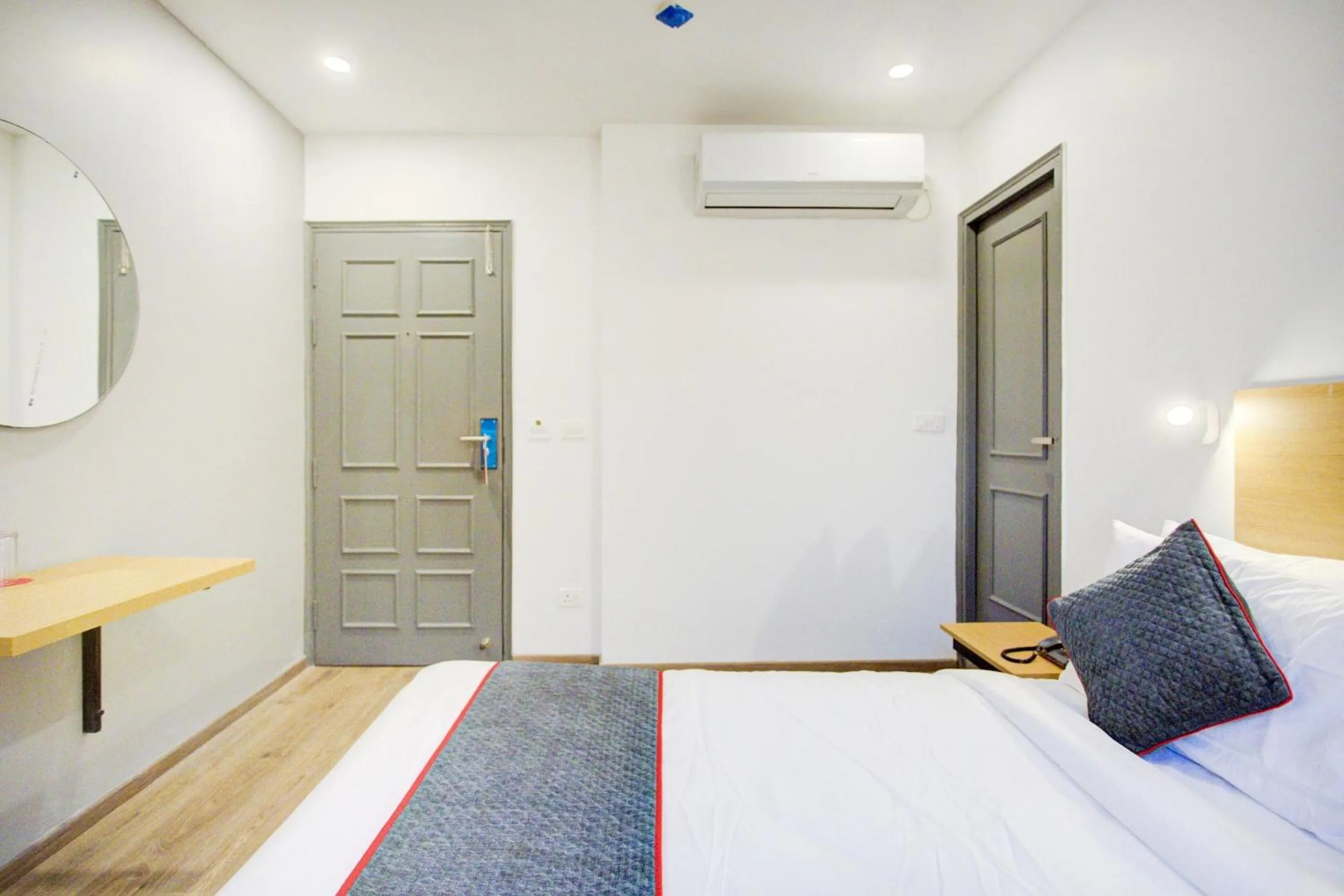 Bedroom, Bed in Super Townhouse Townhouse Atal Chowk Indirapuram Ghaziabad