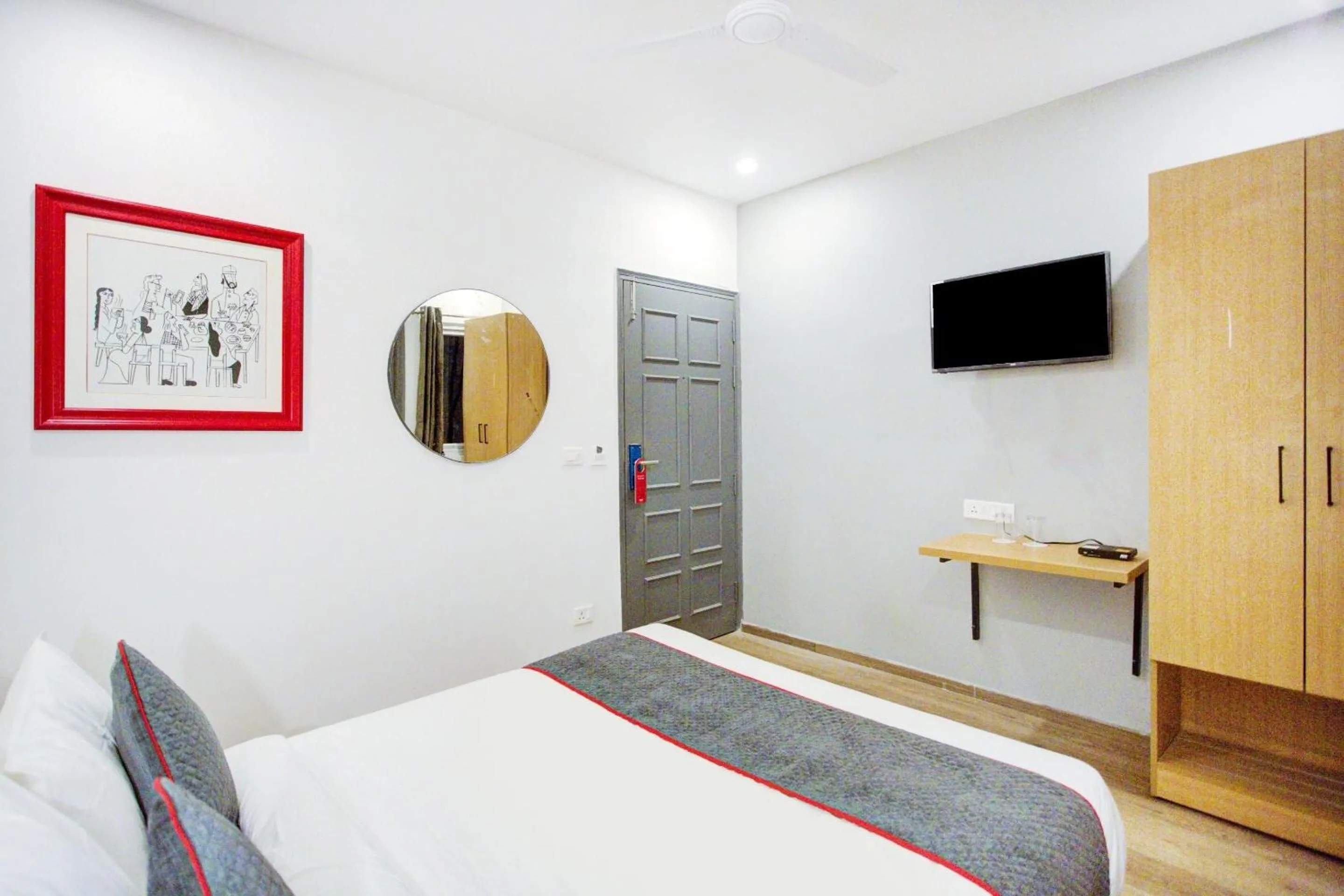 Bedroom, Bed in Super Townhouse Townhouse Atal Chowk Indirapuram Ghaziabad