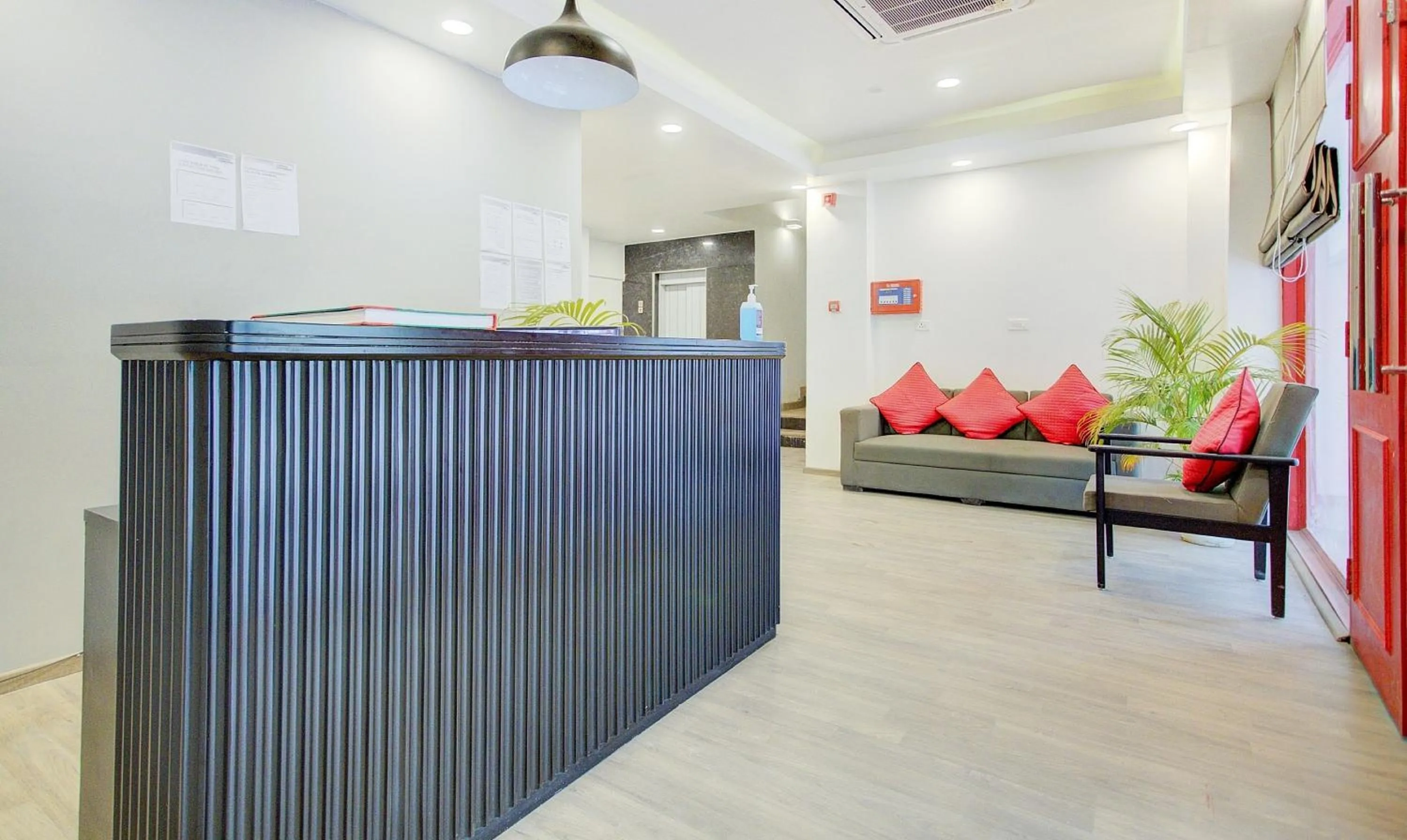 Lobby or reception in Super Townhouse Townhouse Atal Chowk Indirapuram Ghaziabad