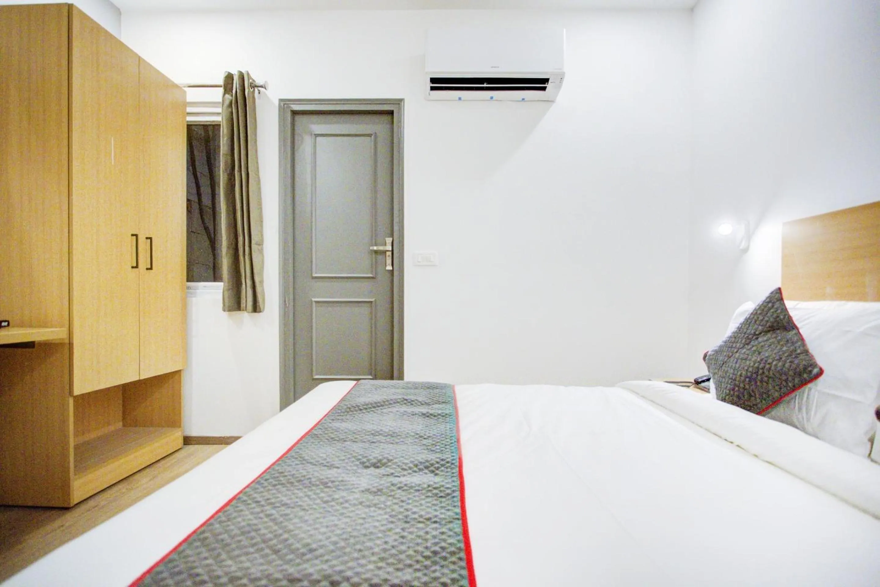 Bedroom, Bed in Super Townhouse Townhouse Atal Chowk Indirapuram Ghaziabad