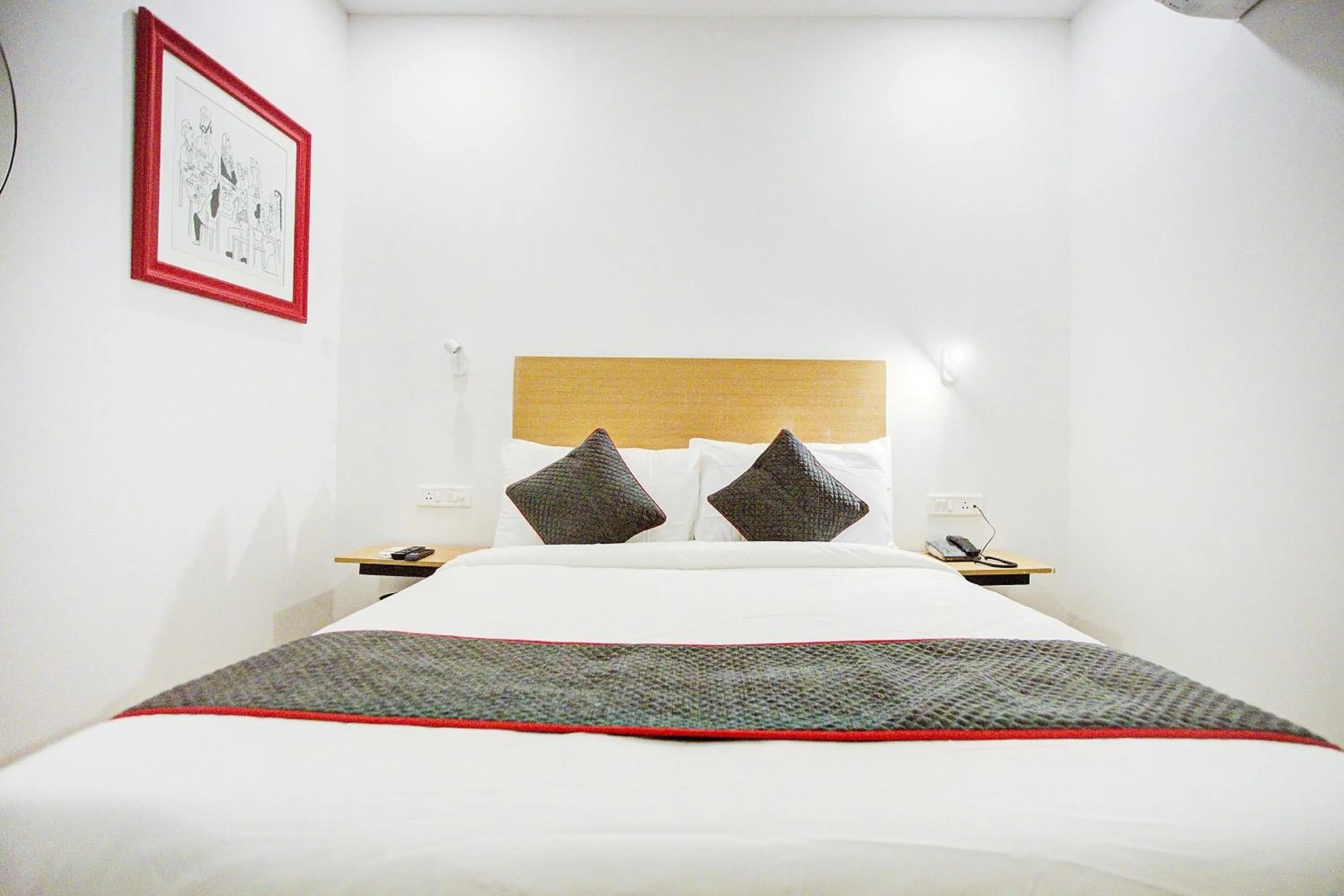 Bedroom, Bed in Super Townhouse Townhouse Atal Chowk Indirapuram Ghaziabad