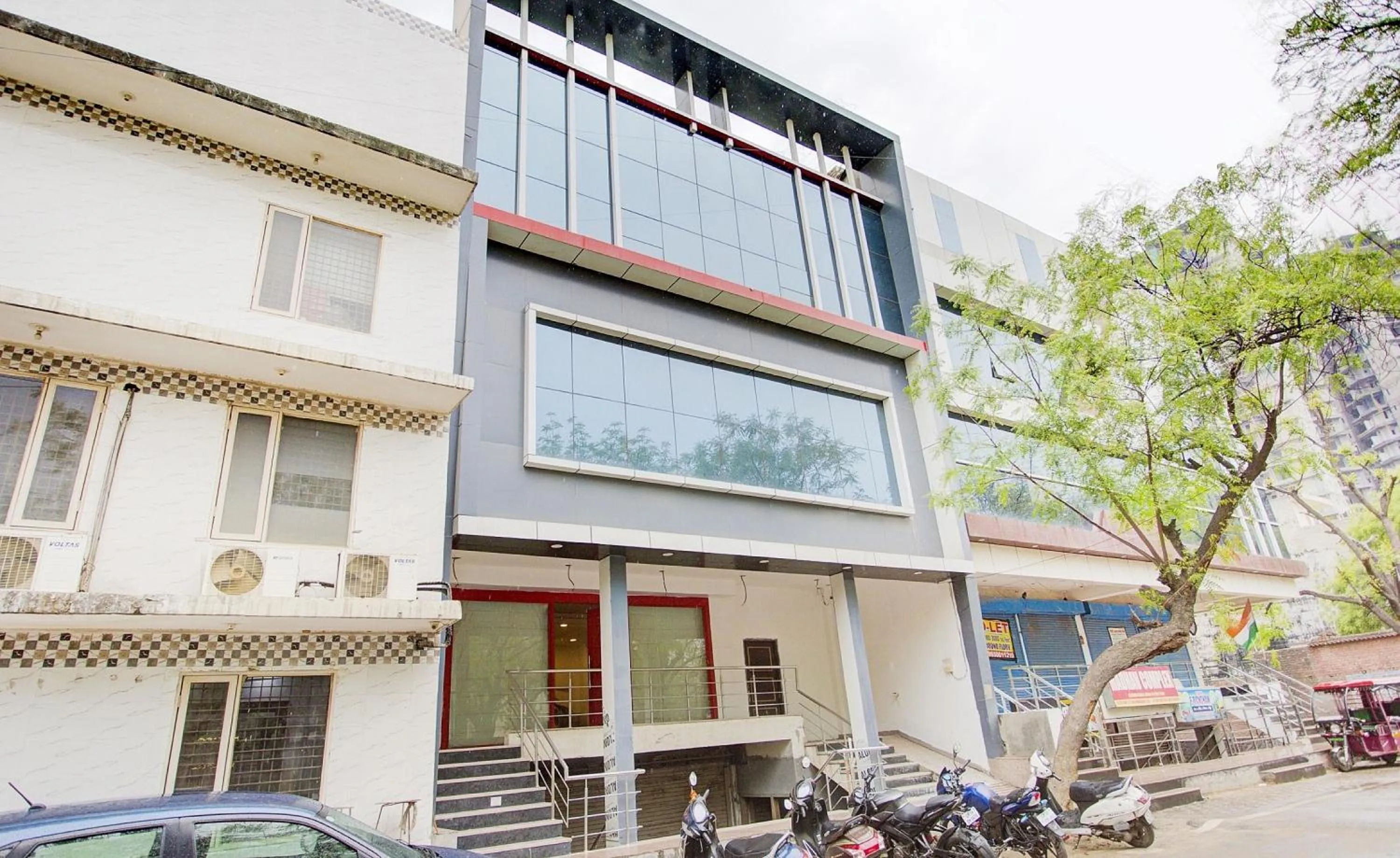 Facade/entrance in Super Townhouse Townhouse Atal Chowk Indirapuram Ghaziabad