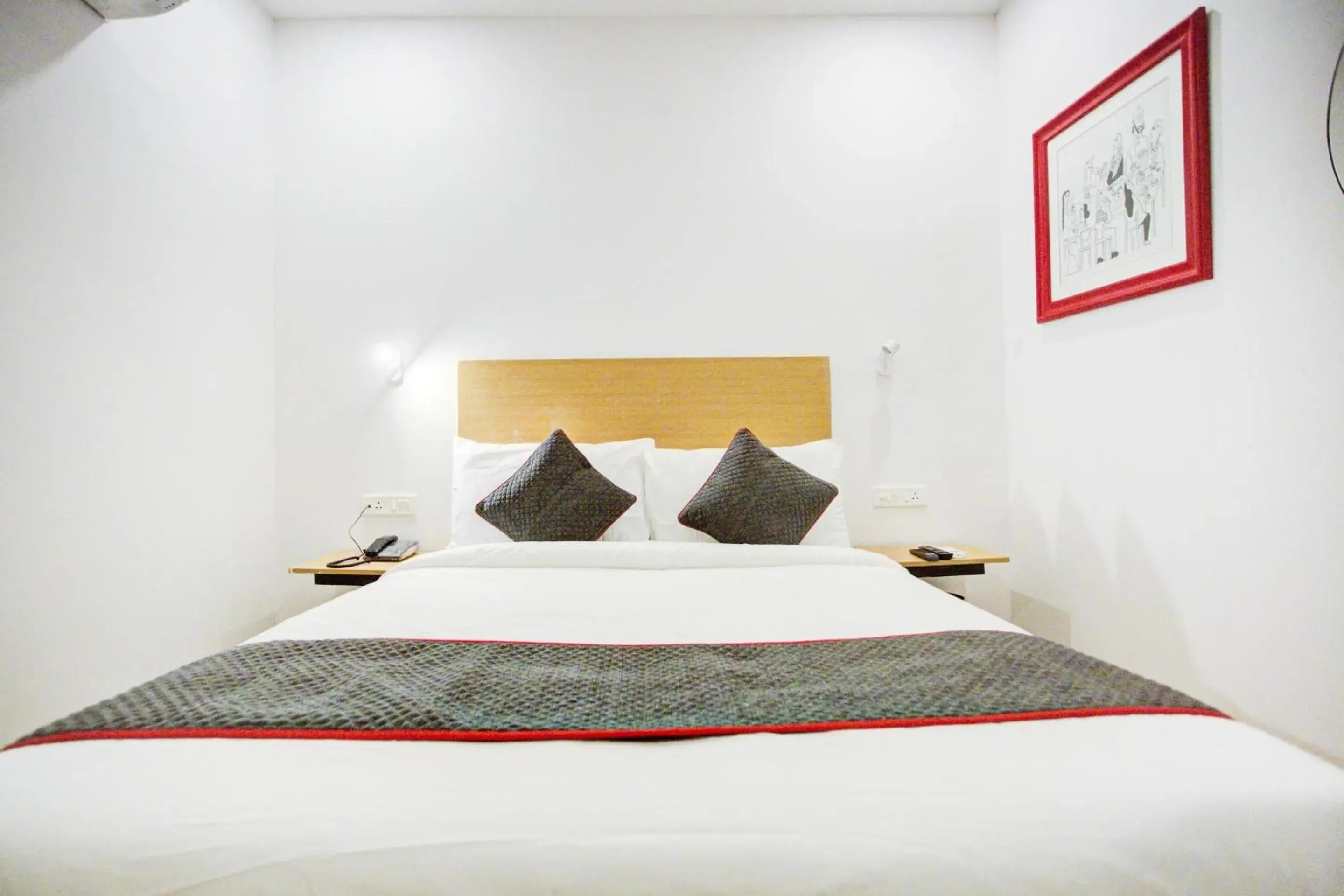 Bedroom, Bed in OYO Townhouse 79846 Townhouse 292 Atal Chowk Indirapuram Ghaziabad