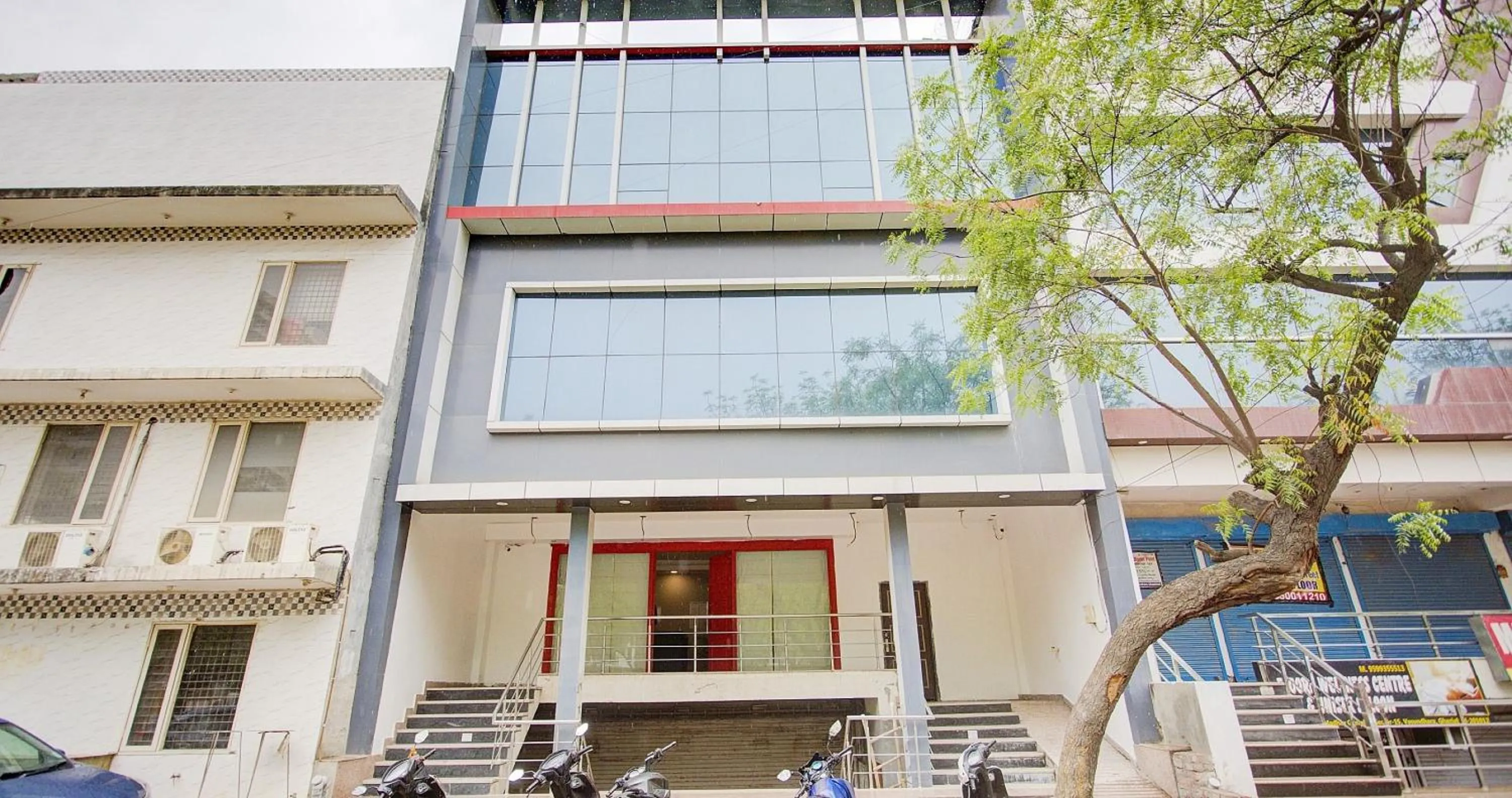 Facade/entrance in Super Townhouse Townhouse Atal Chowk Indirapuram Ghaziabad