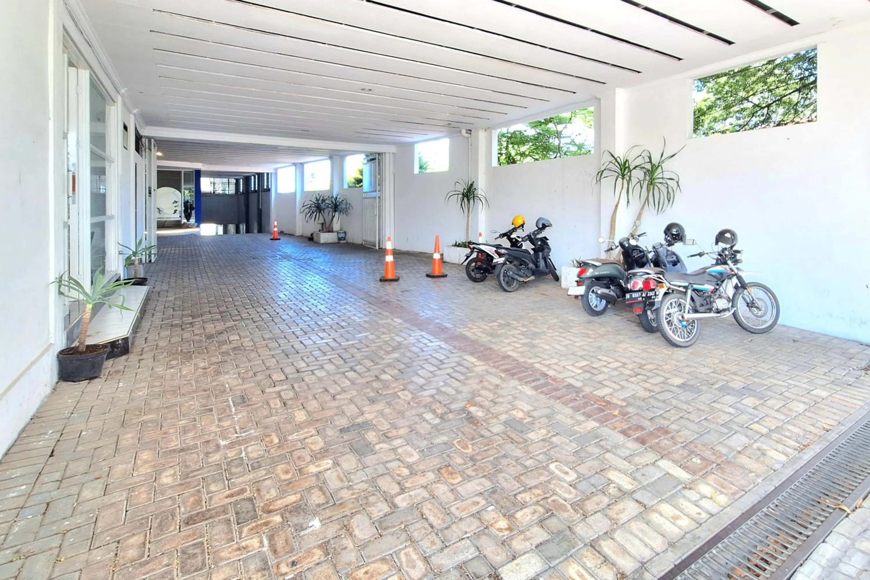 Parking in Urbanview The Halona near Jawa Timur Park 4