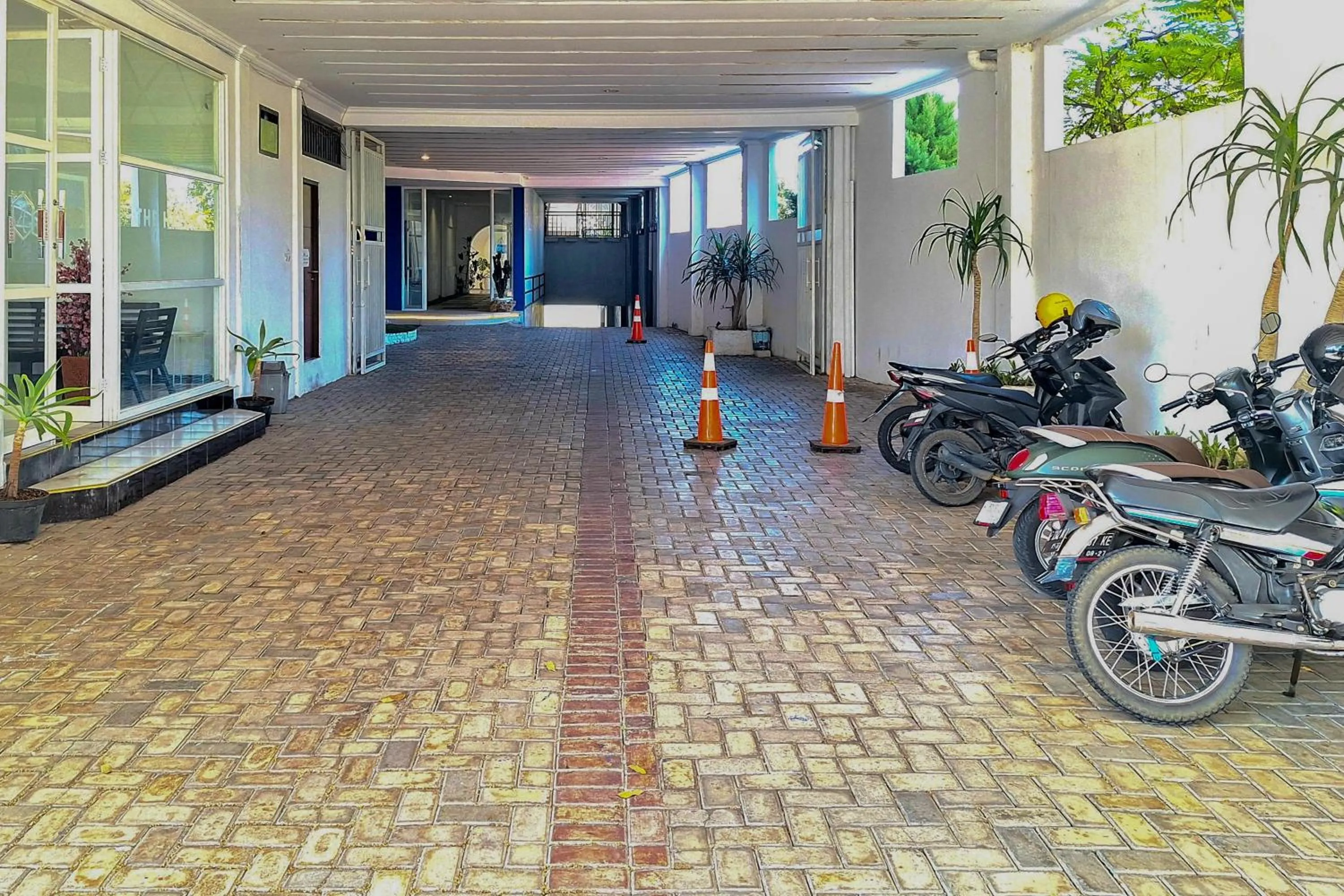 Parking in Urbanview The Halona near Jawa Timur Park 4