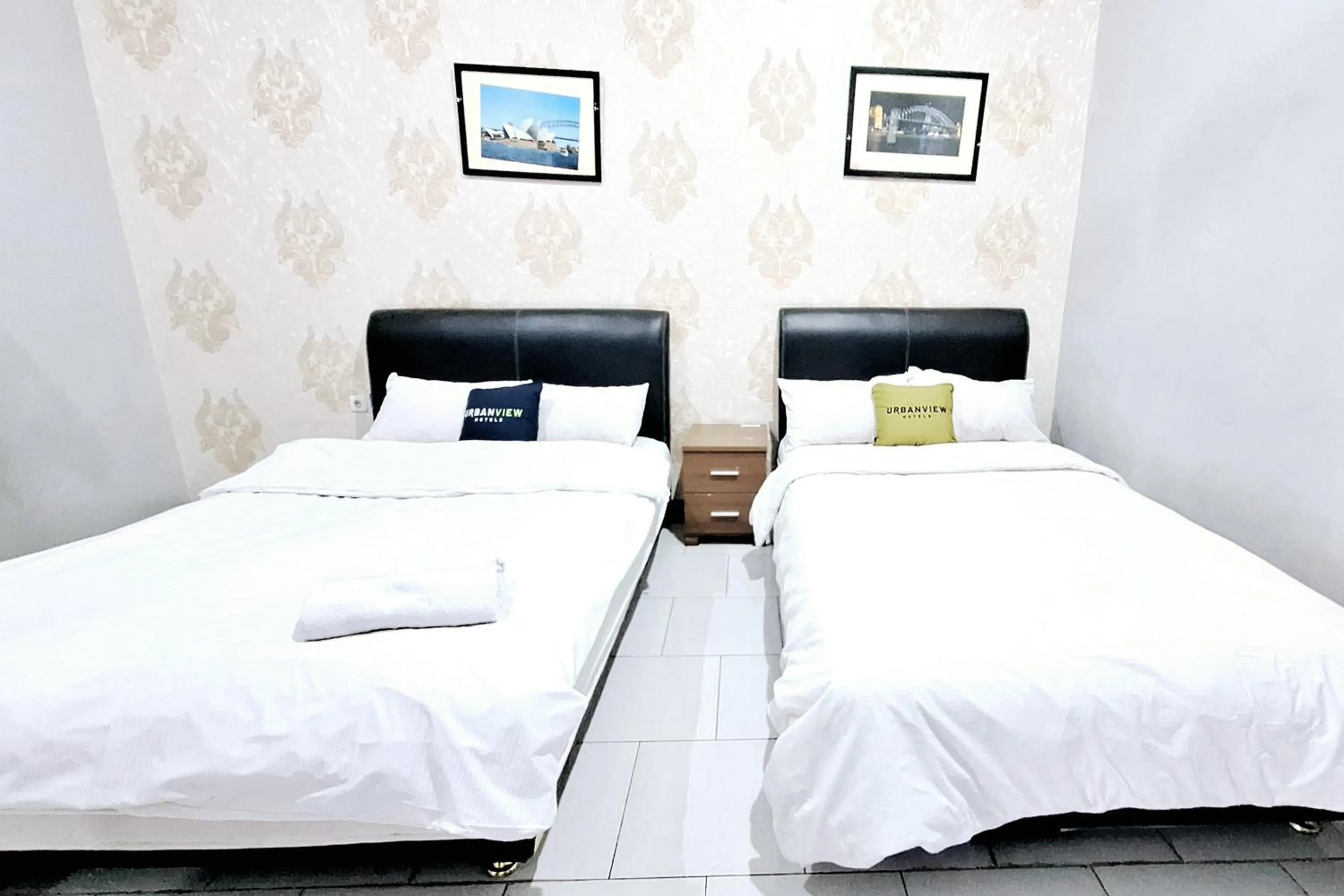 Bedroom, Bed in Urbanview The Halona near Jawa Timur Park 4