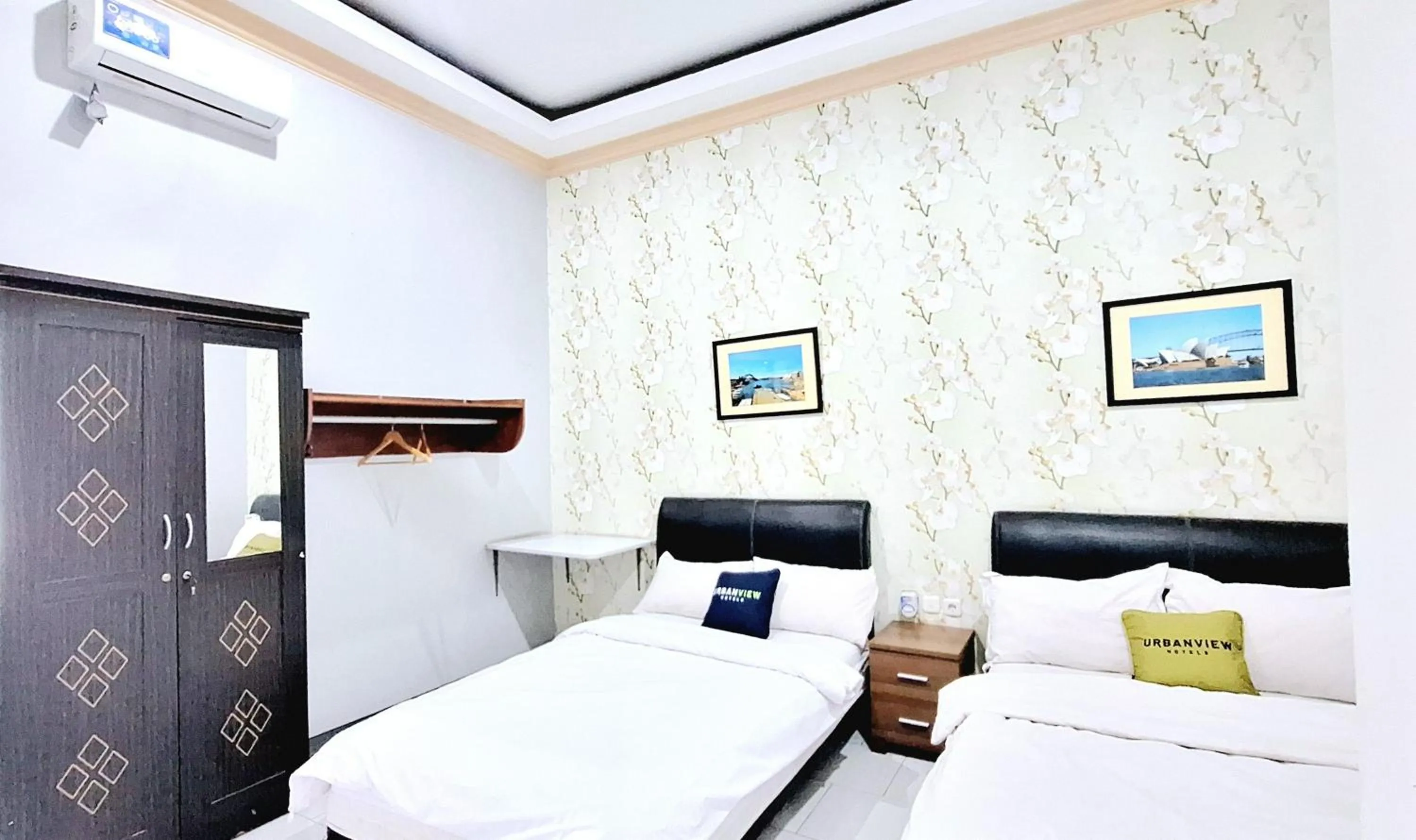 Bedroom, Bed in Urbanview The Halona near Jawa Timur Park 4