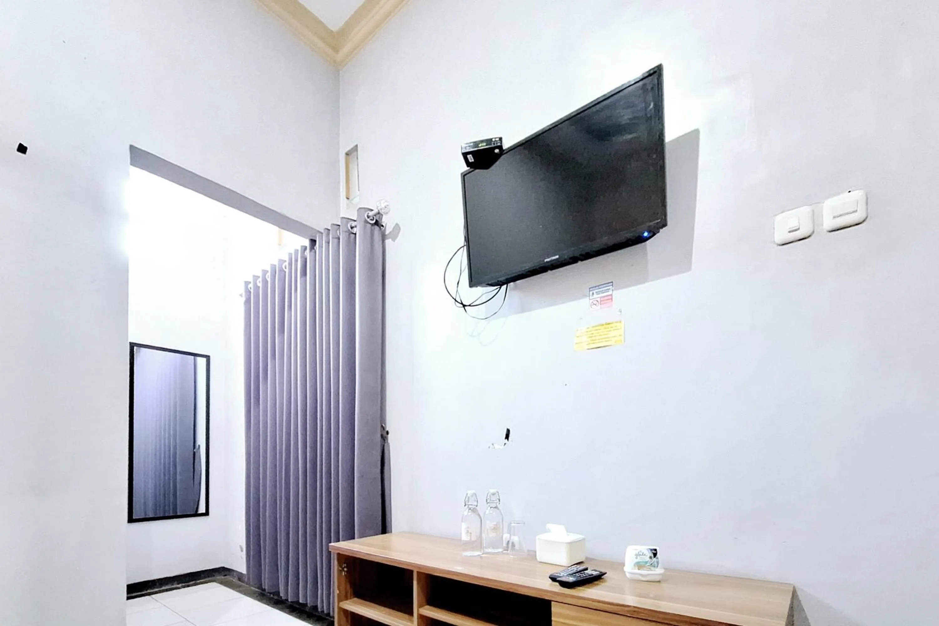 Bedroom in Urbanview The Halona near Jawa Timur Park 4