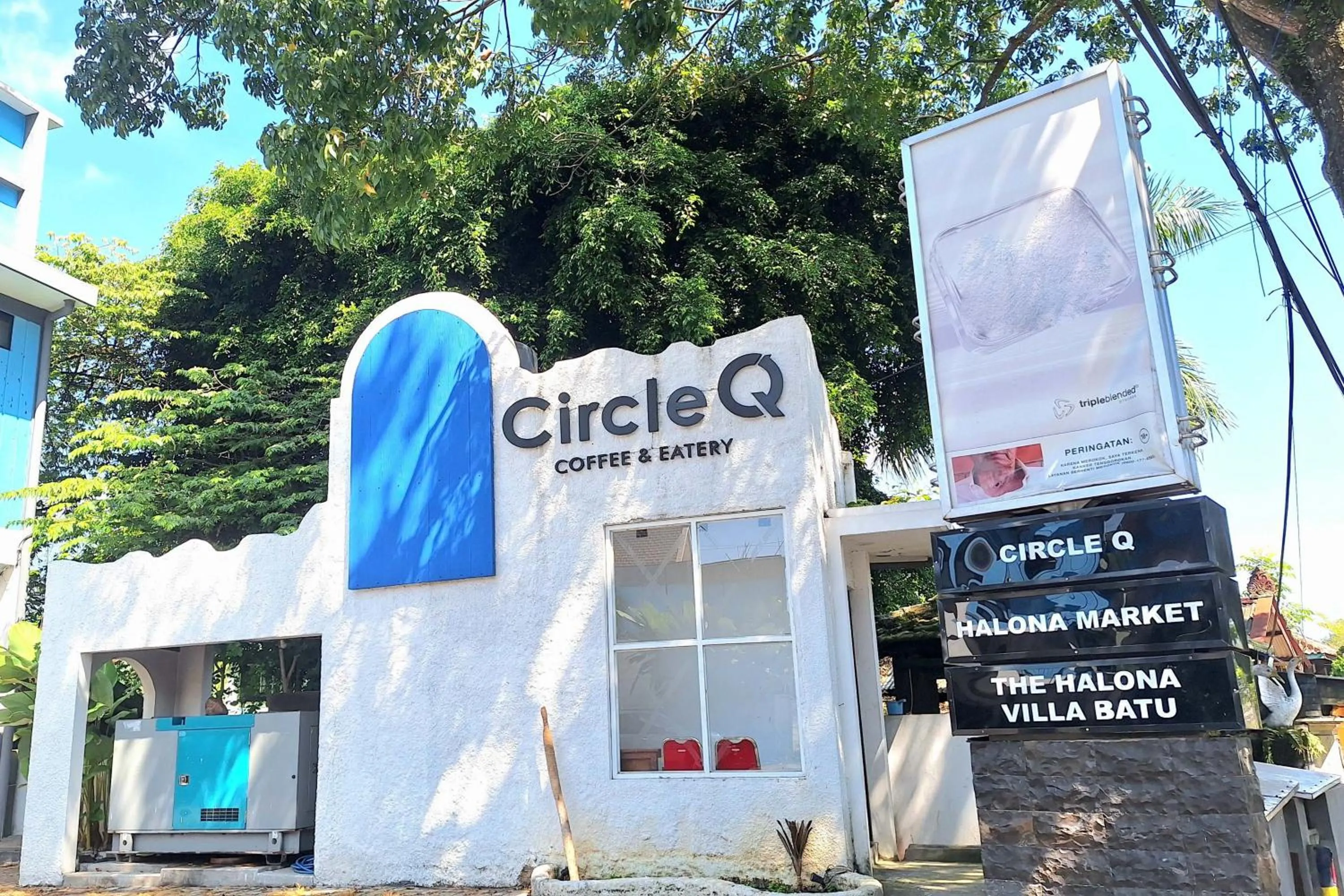 Facade/entrance in Urbanview The Halona near Jawa Timur Park 4