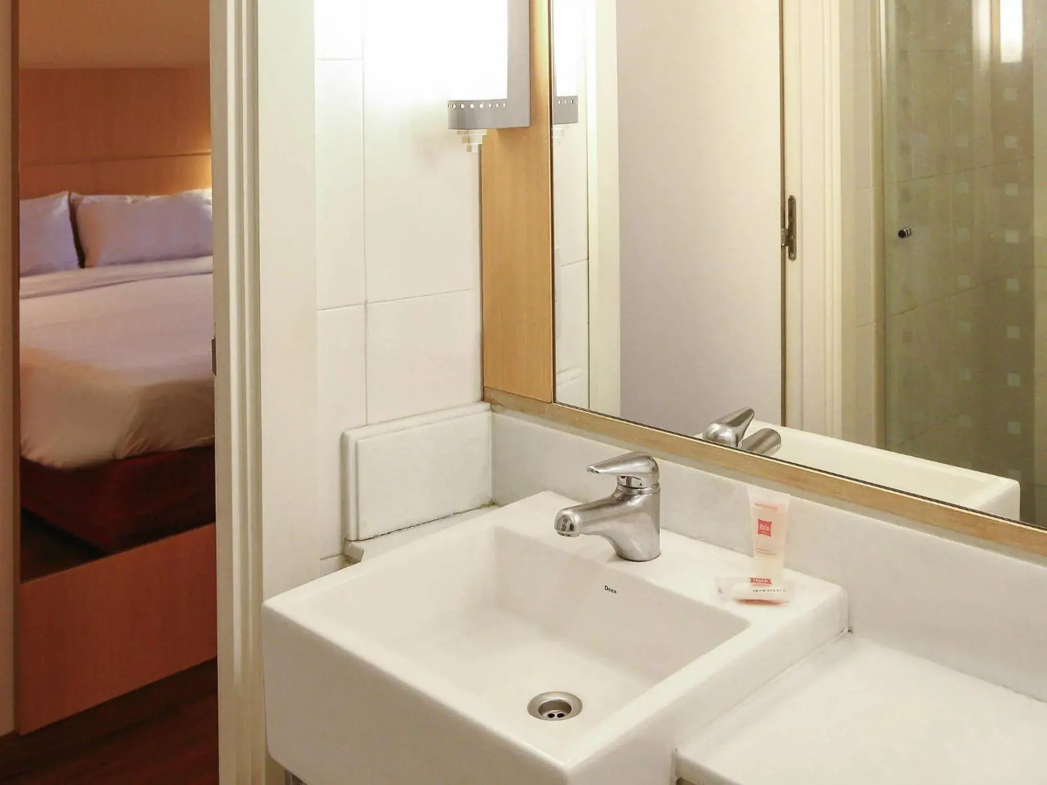 Bedroom, Bed in ibis Buenos Aires Obelisco Bedroom, Bed in ibis Buenos Aires Obelisco