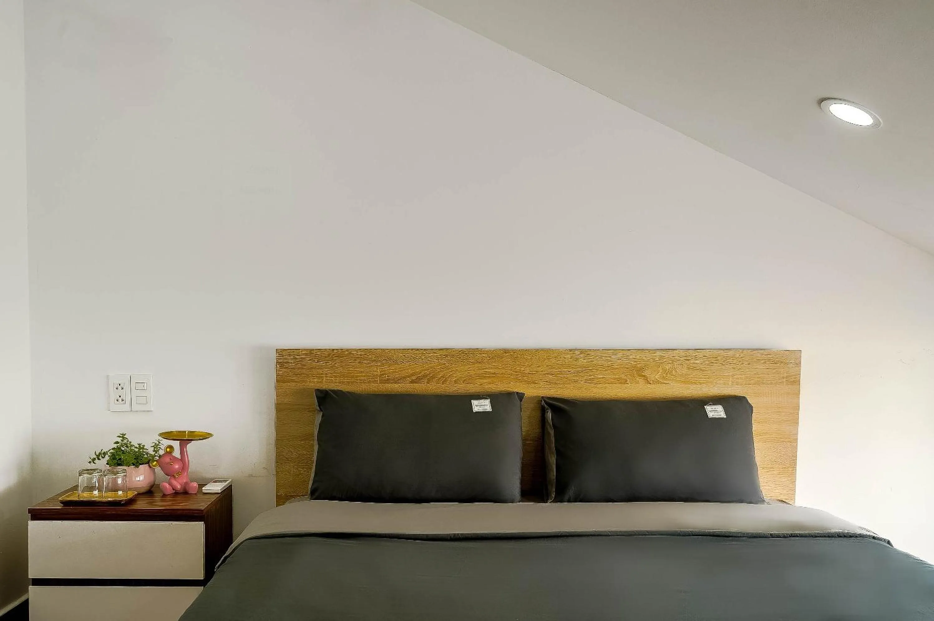 Bed in Spring Hill Apartment -The High Class