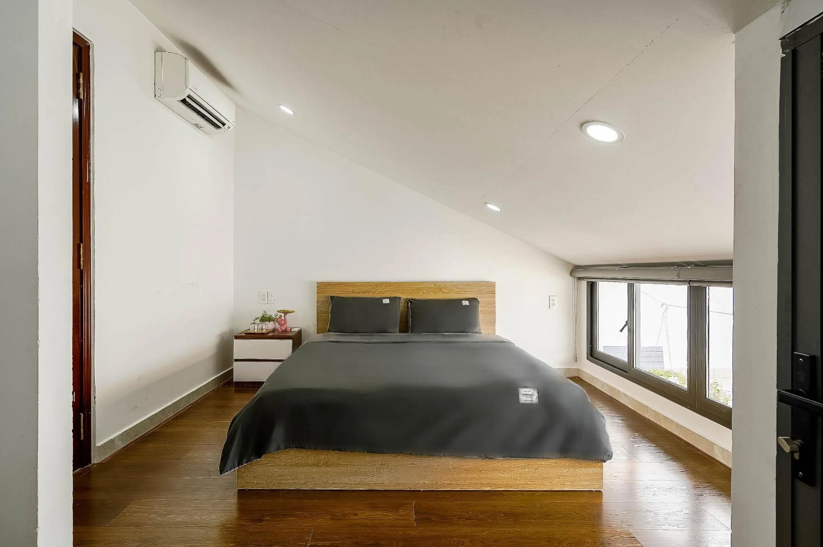 Bed in Spring Hill Apartment -The High Class