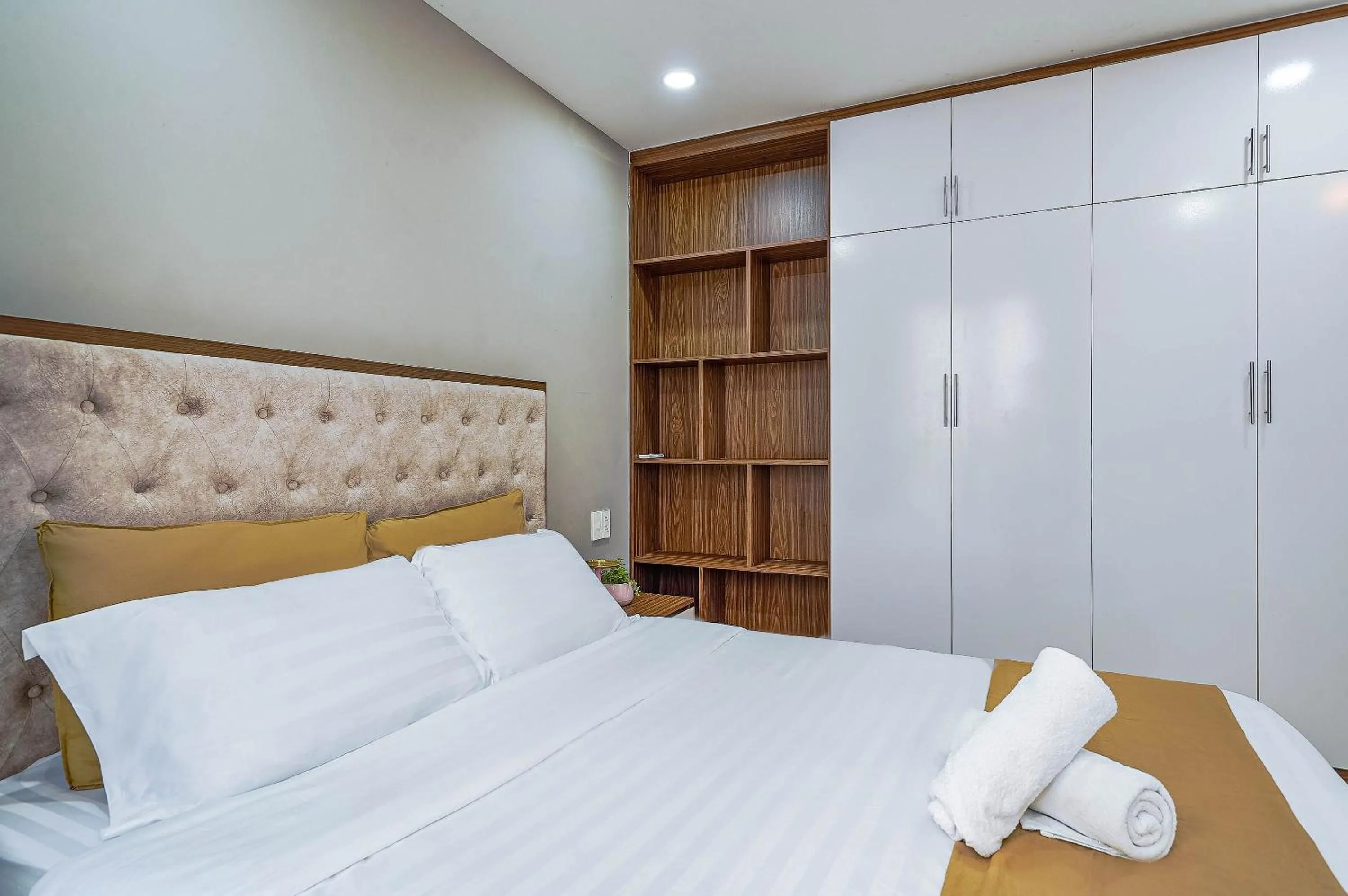 Bed in Spring Hill Apartment -The High Class