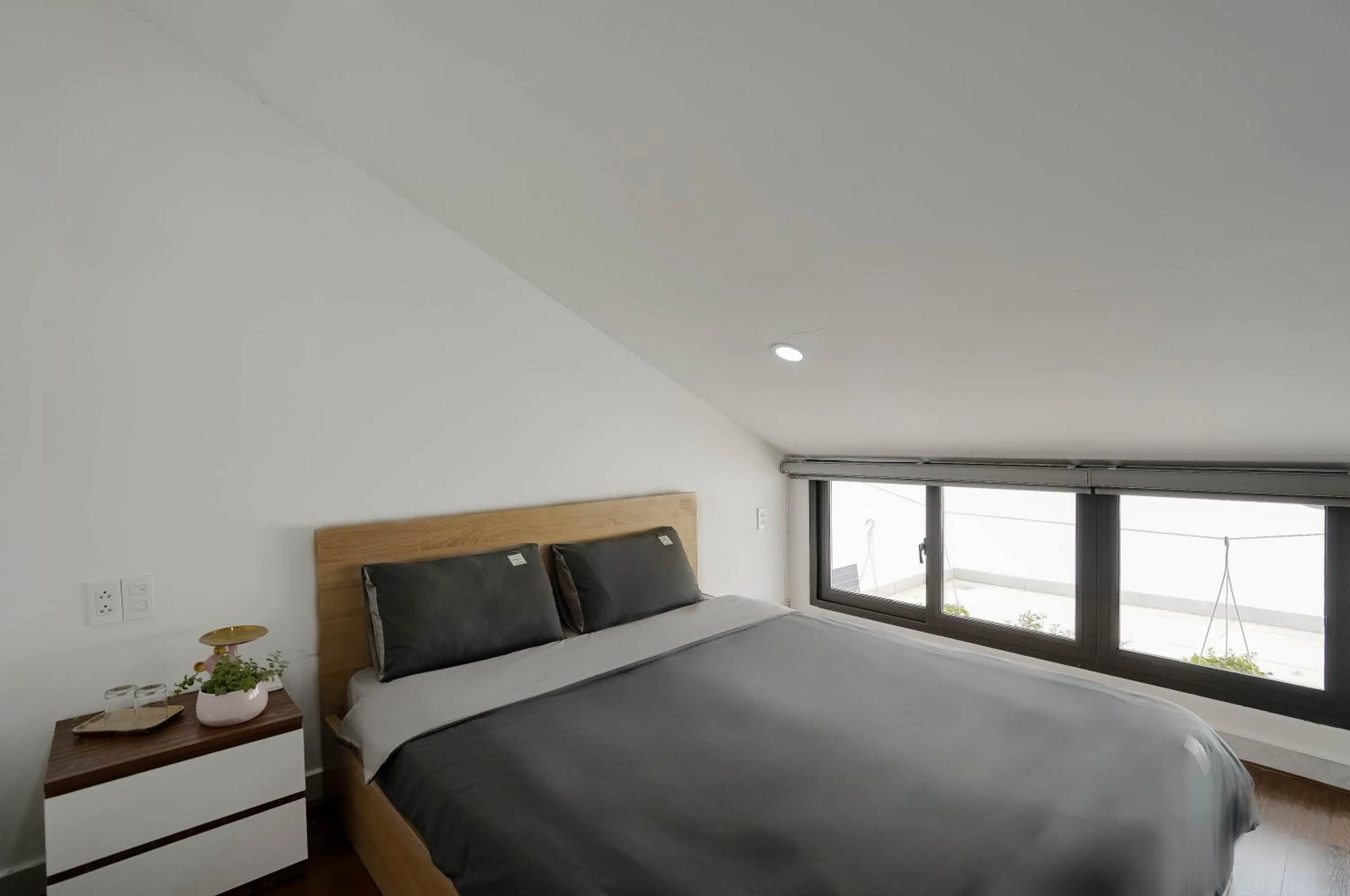 Bed in Spring Hill Apartment -The High Class