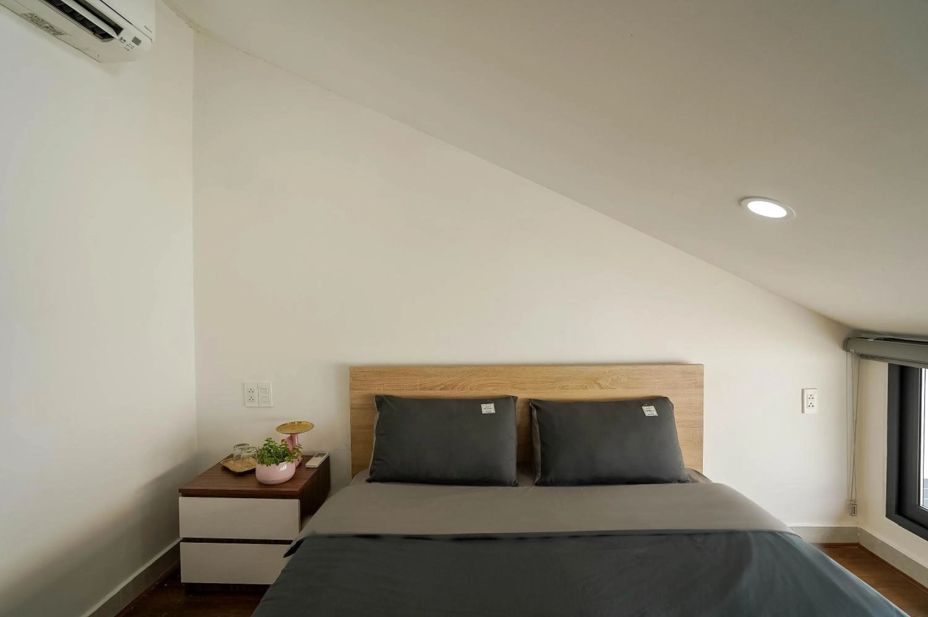 Bed in Spring Hill Apartment -The High Class