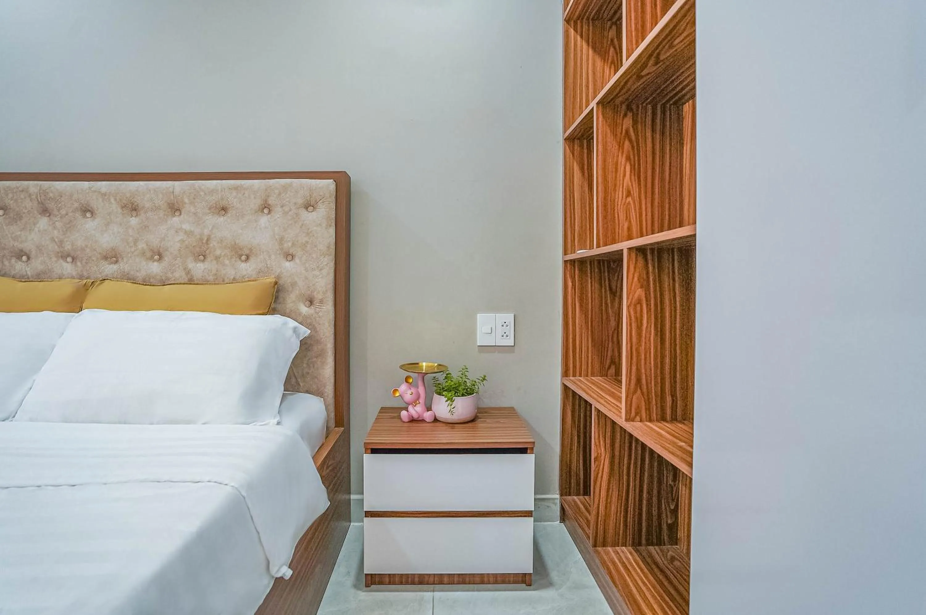 Bed in Spring Hill Apartment -The High Class