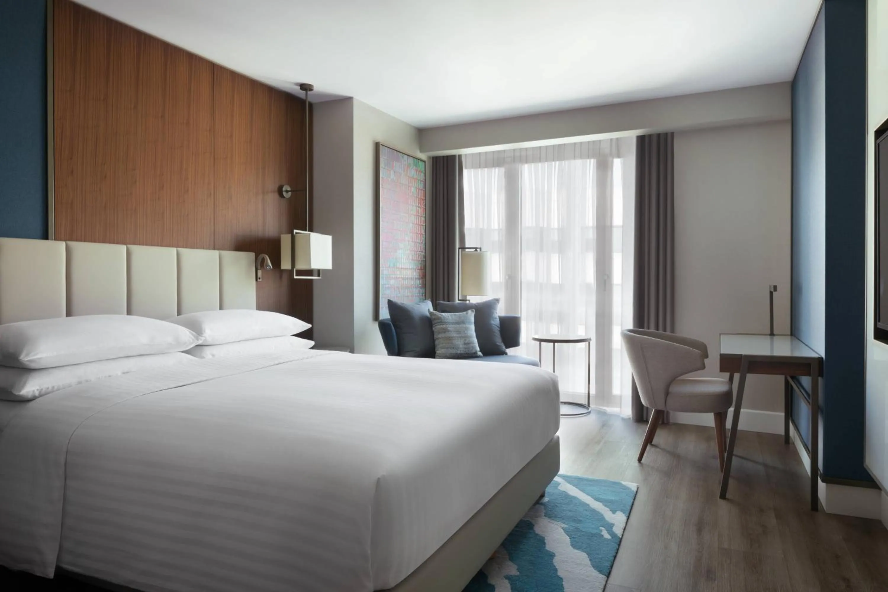 Photo of the whole room, Bed in Izmir Marriott Hotel