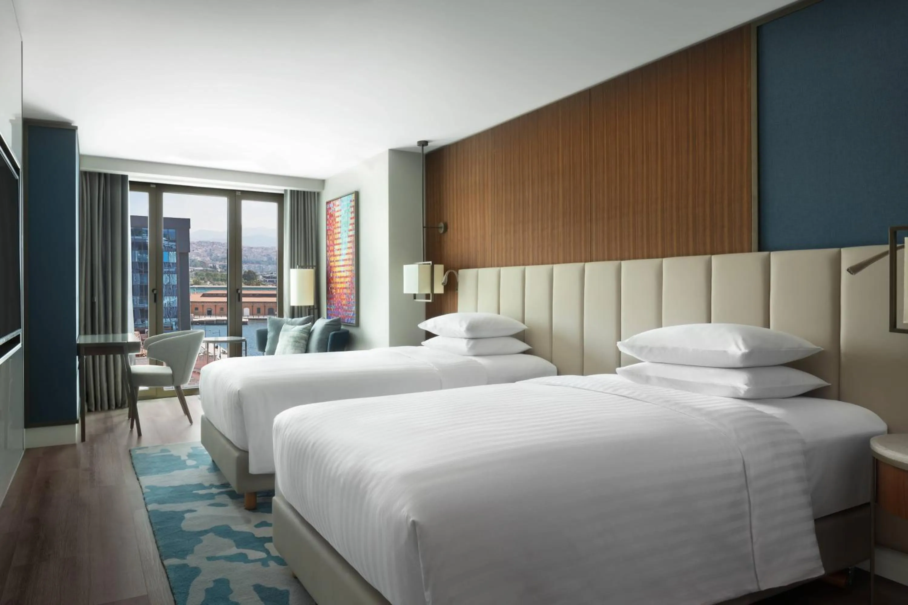 Photo of the whole room, Bed in Izmir Marriott Hotel