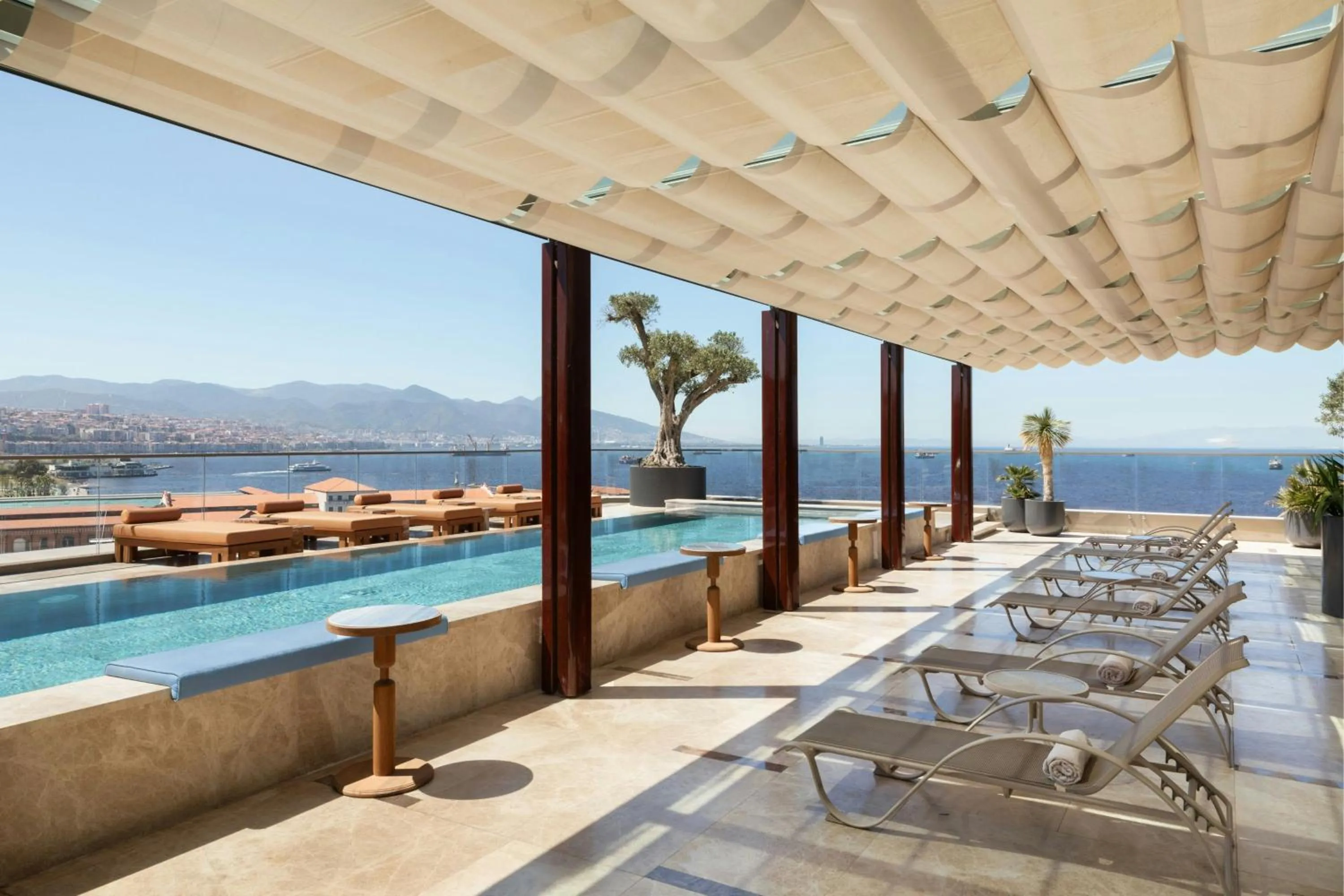 Area and facilities in Izmir Marriott Hotel