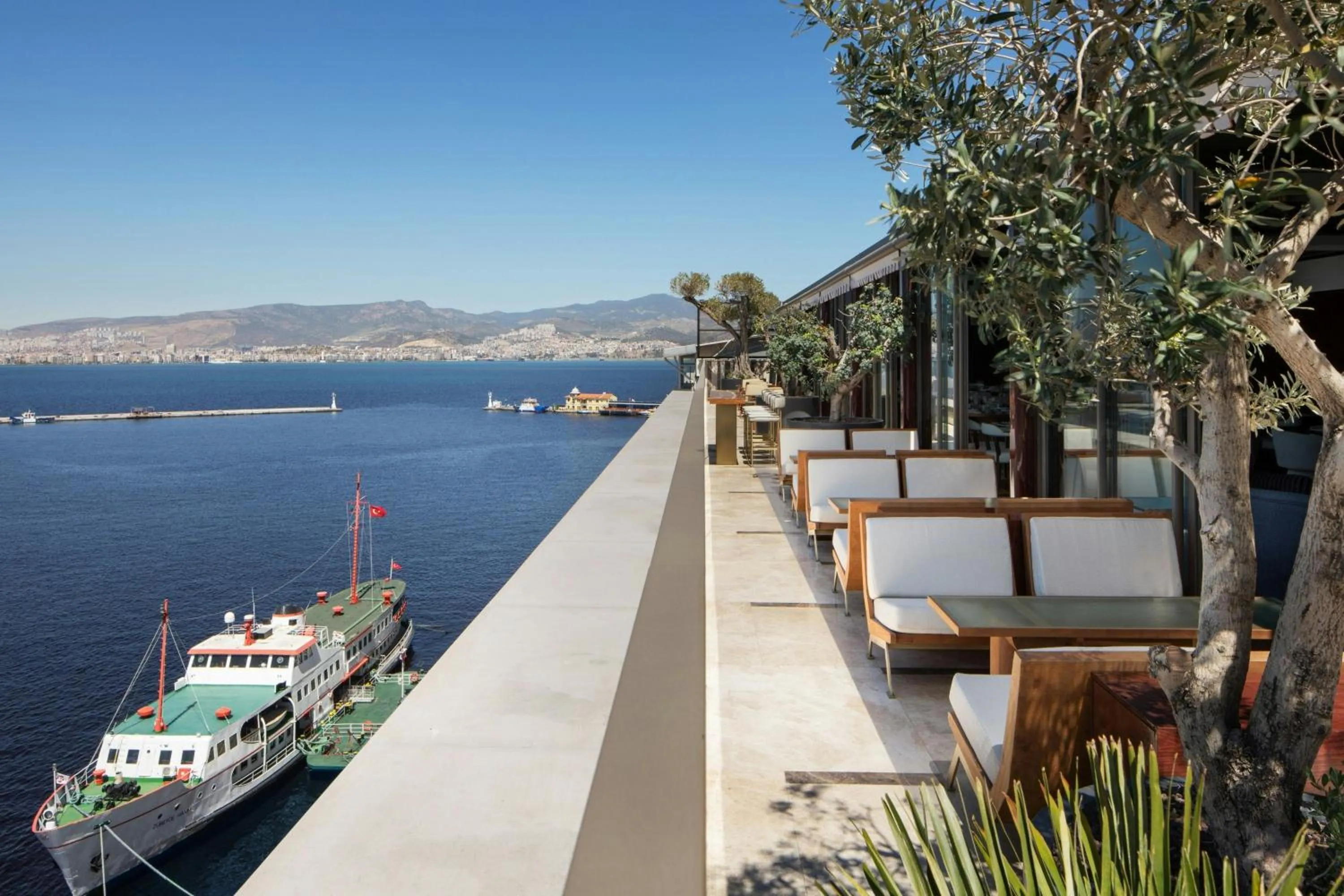 Restaurant/places to eat in Izmir Marriott Hotel