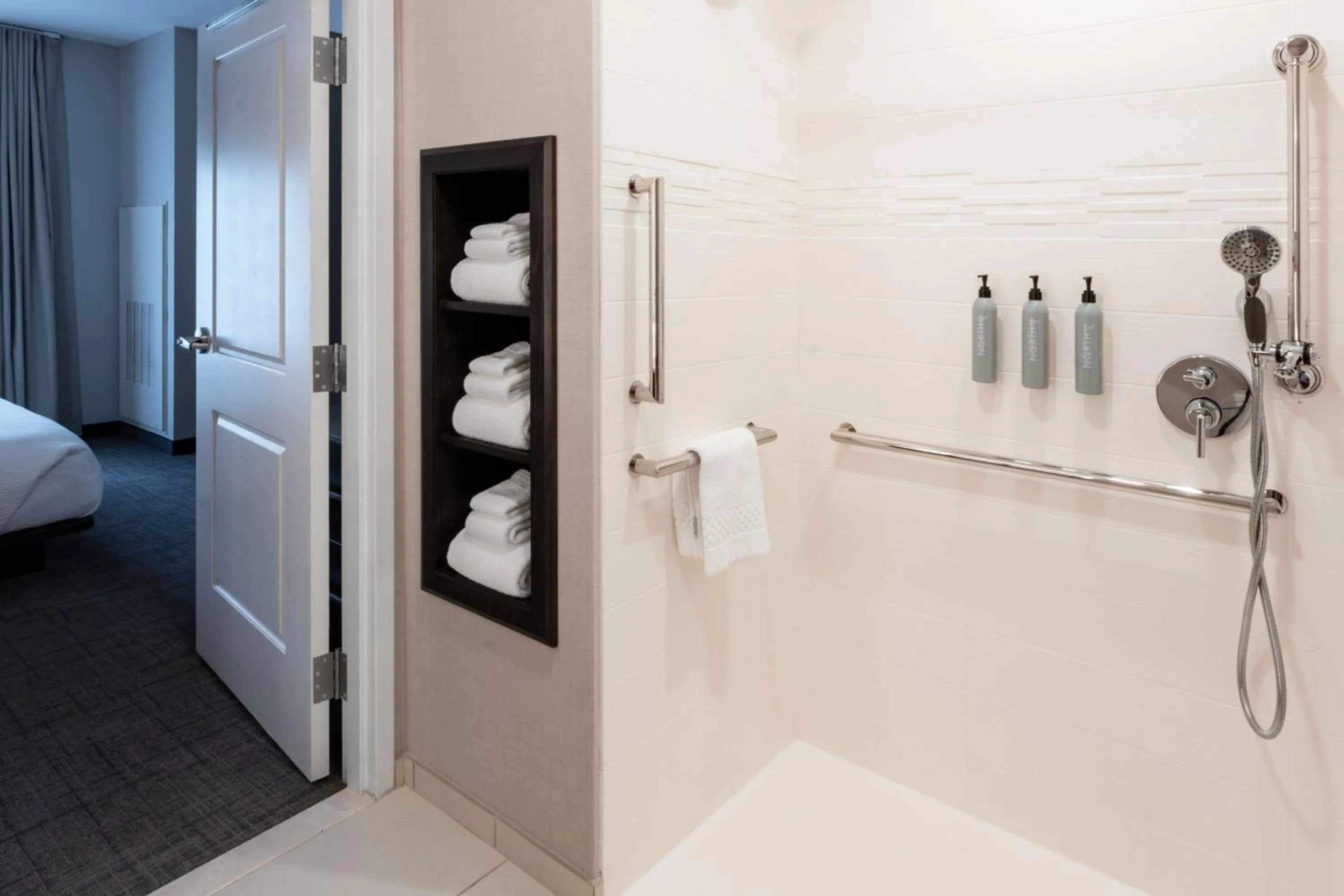 Bathroom, Bed in Residence Inn by Marriott Wilkes-Barre Arena