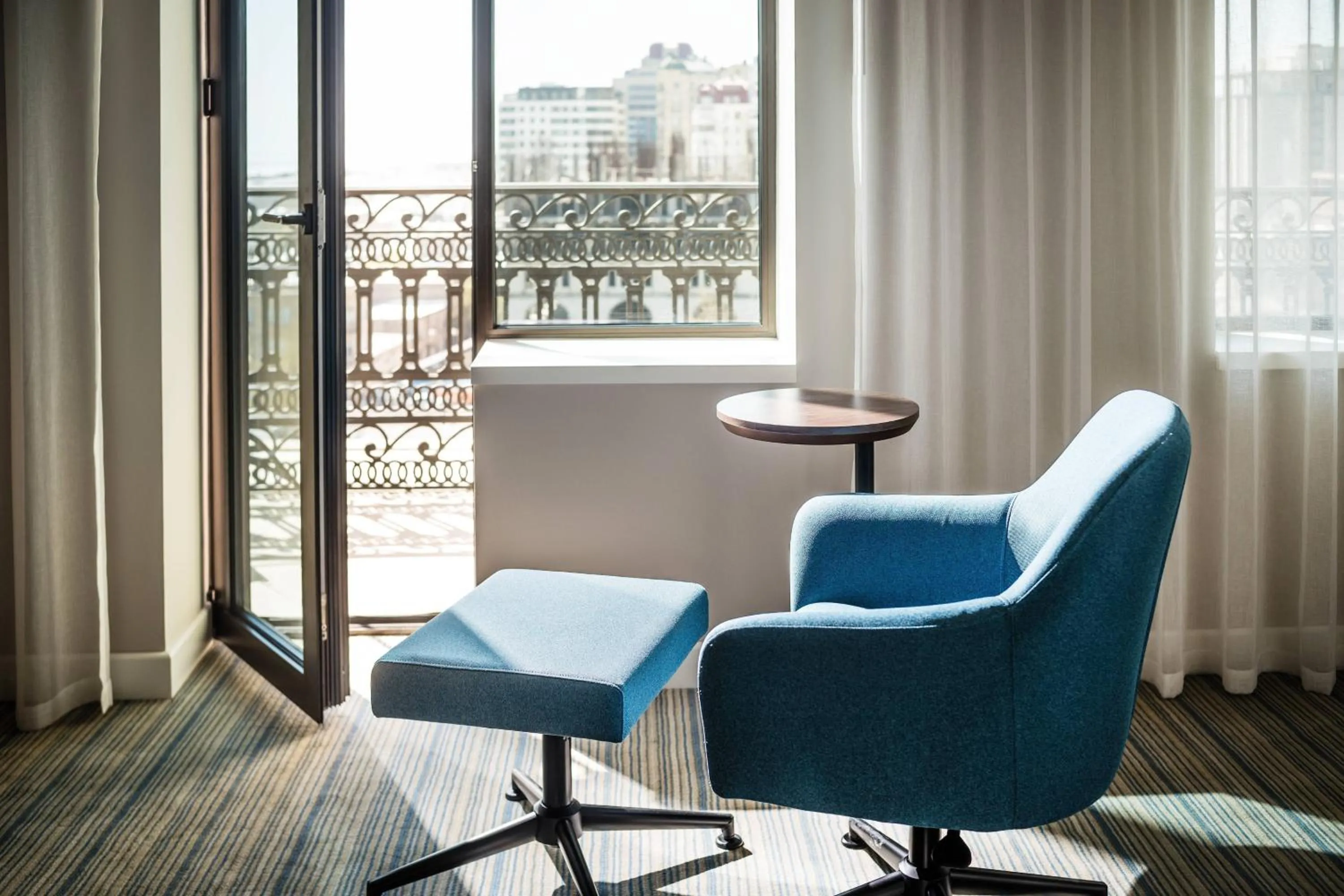 Photo of the whole room in Courtyard by Marriott Baku