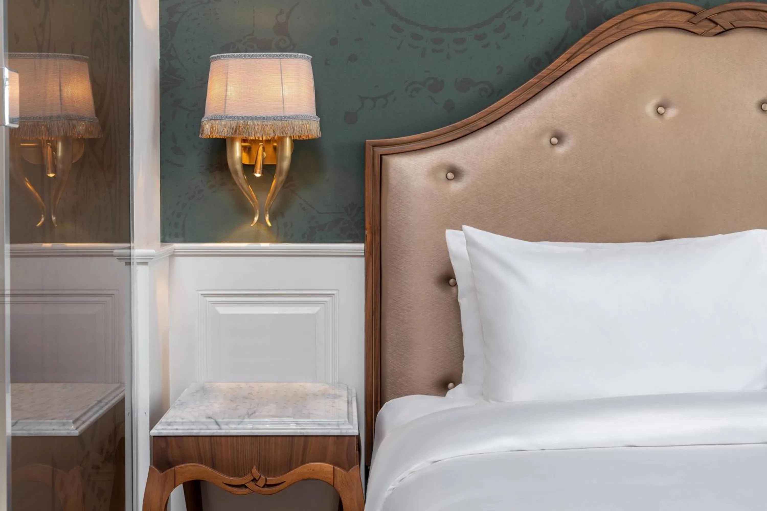 Photo of the whole room, Bed in Orientbank Hotel Istanbul, Autograph Collection